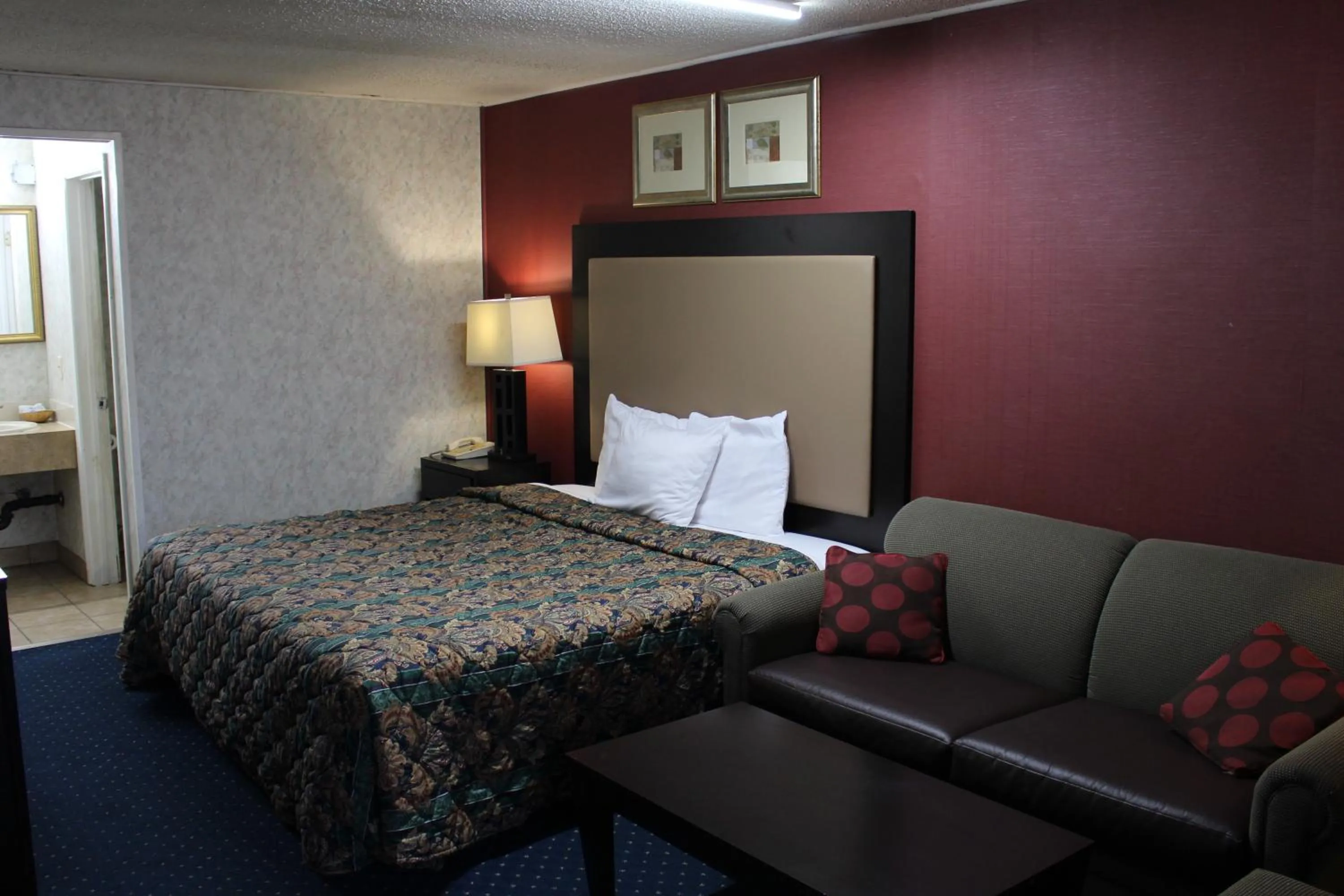 Bed in Budgetel Inn & Suites Atlantic City