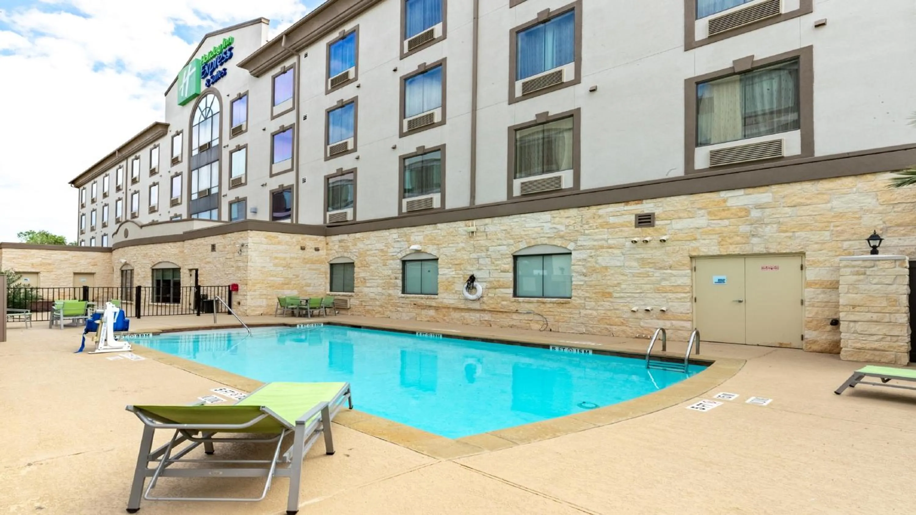Swimming pool in Holiday Inn Express & Suites Houston South - Near Pearland by IHG