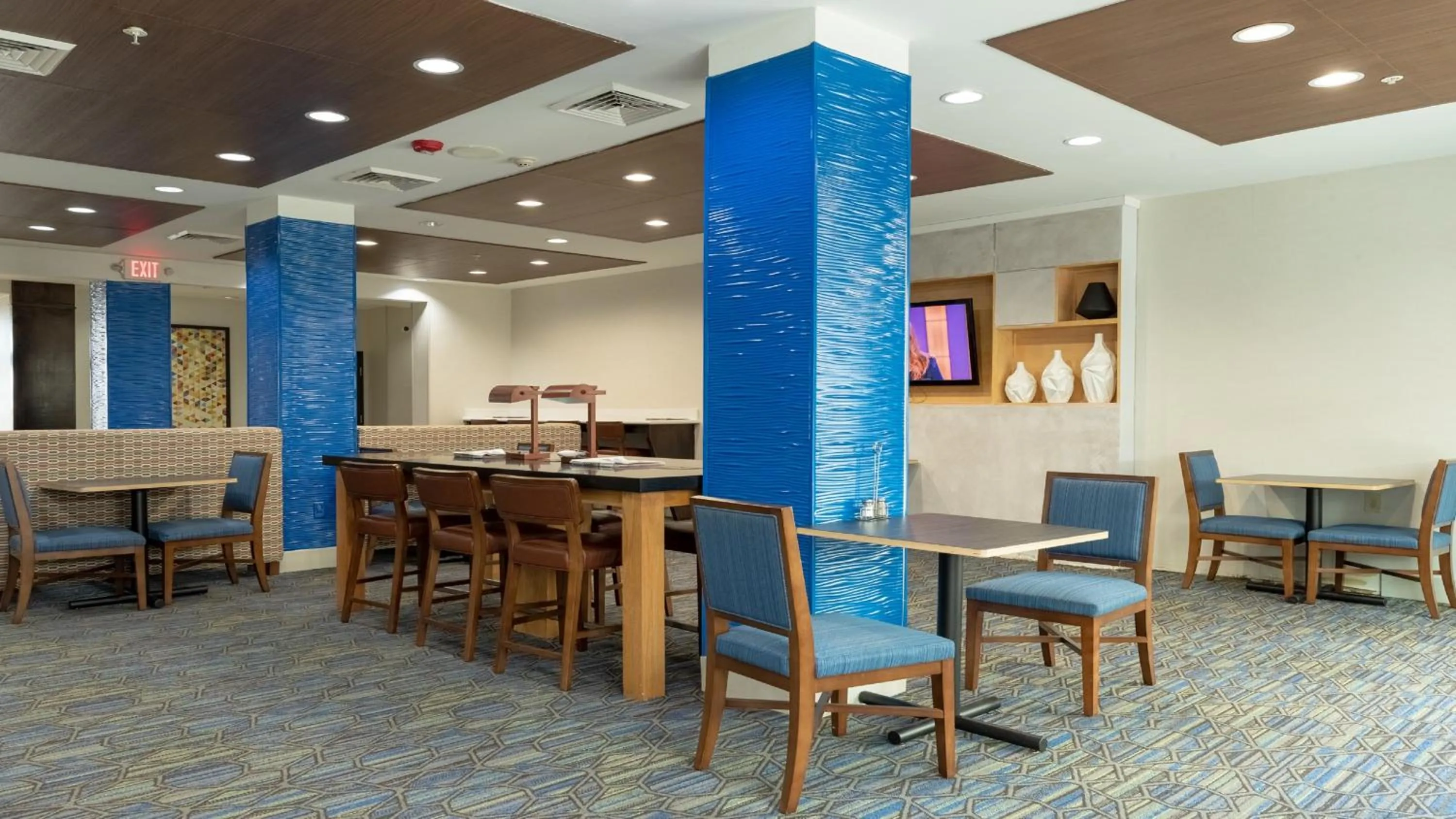Breakfast in Holiday Inn Express & Suites Houston South - Near Pearland by IHG