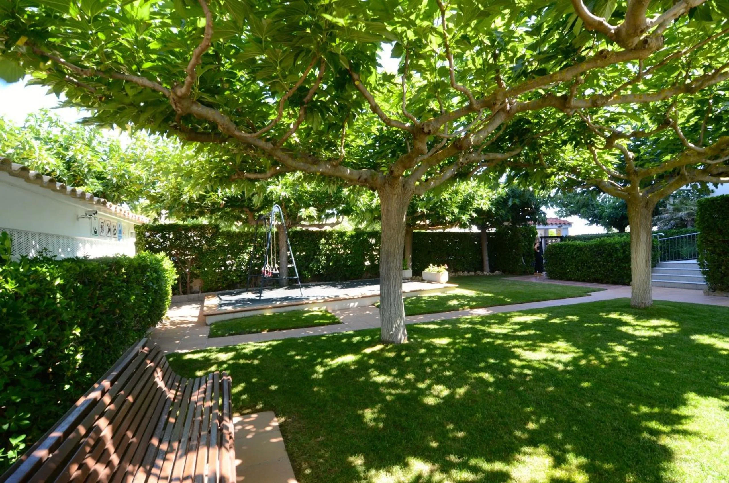 Patio in Front Mar 406