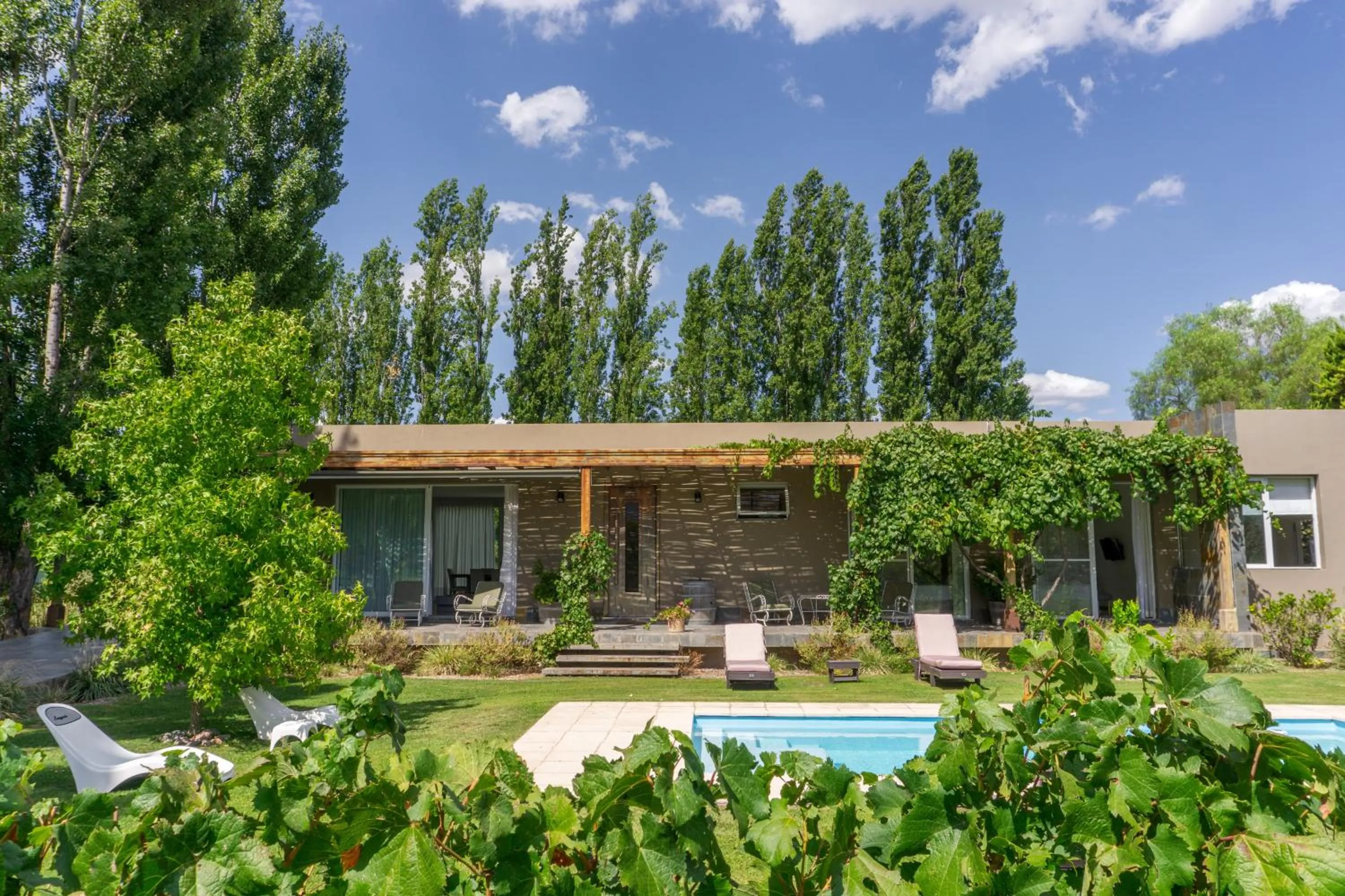 Facade/entrance in Villa Mansa