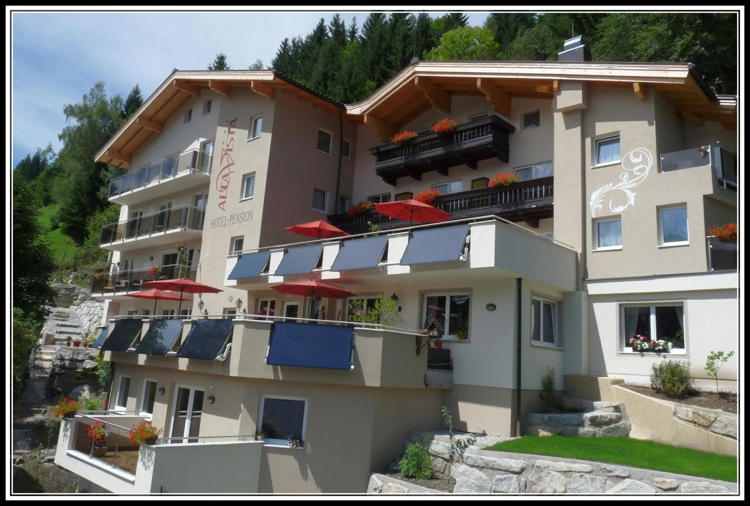 Facade/entrance in Hotel Alta Vista
