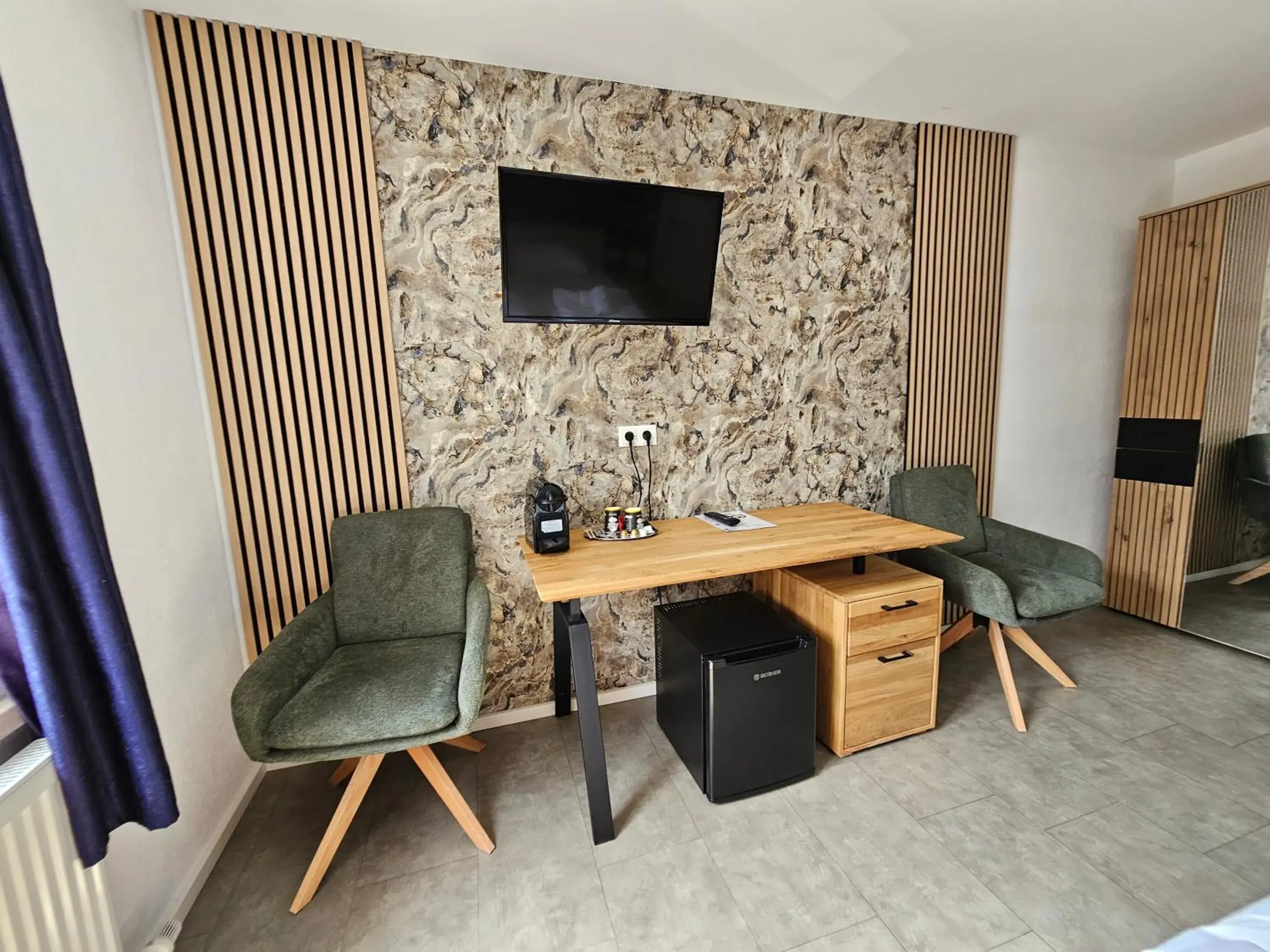 Double Room with Private Bathroom - single occupancy in Gasthaus Sofram Double Room with Private Bathroom - single occupancy in Gasthaus Sofram