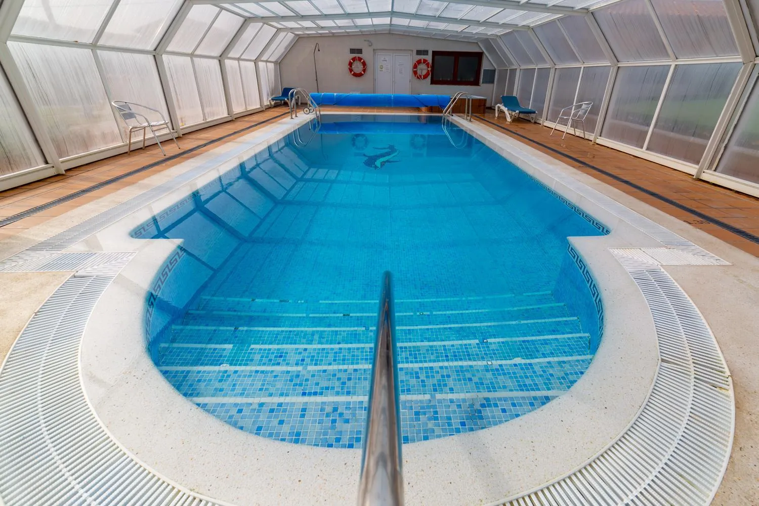 Swimming pool in Hotel de Montaña Rubielos