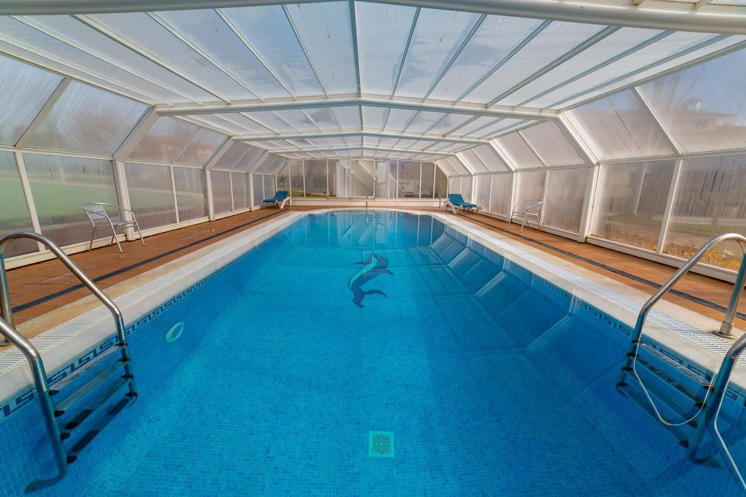 Swimming pool in Hotel de Montaña Rubielos