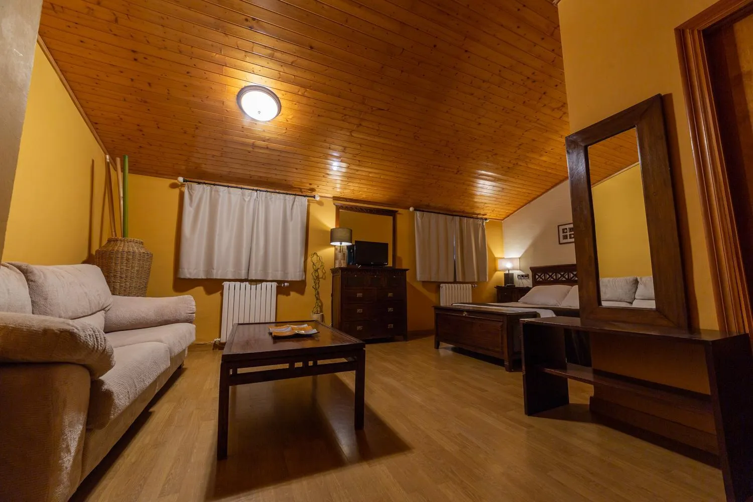 Photo of the whole room in Hotel de Montaña Rubielos