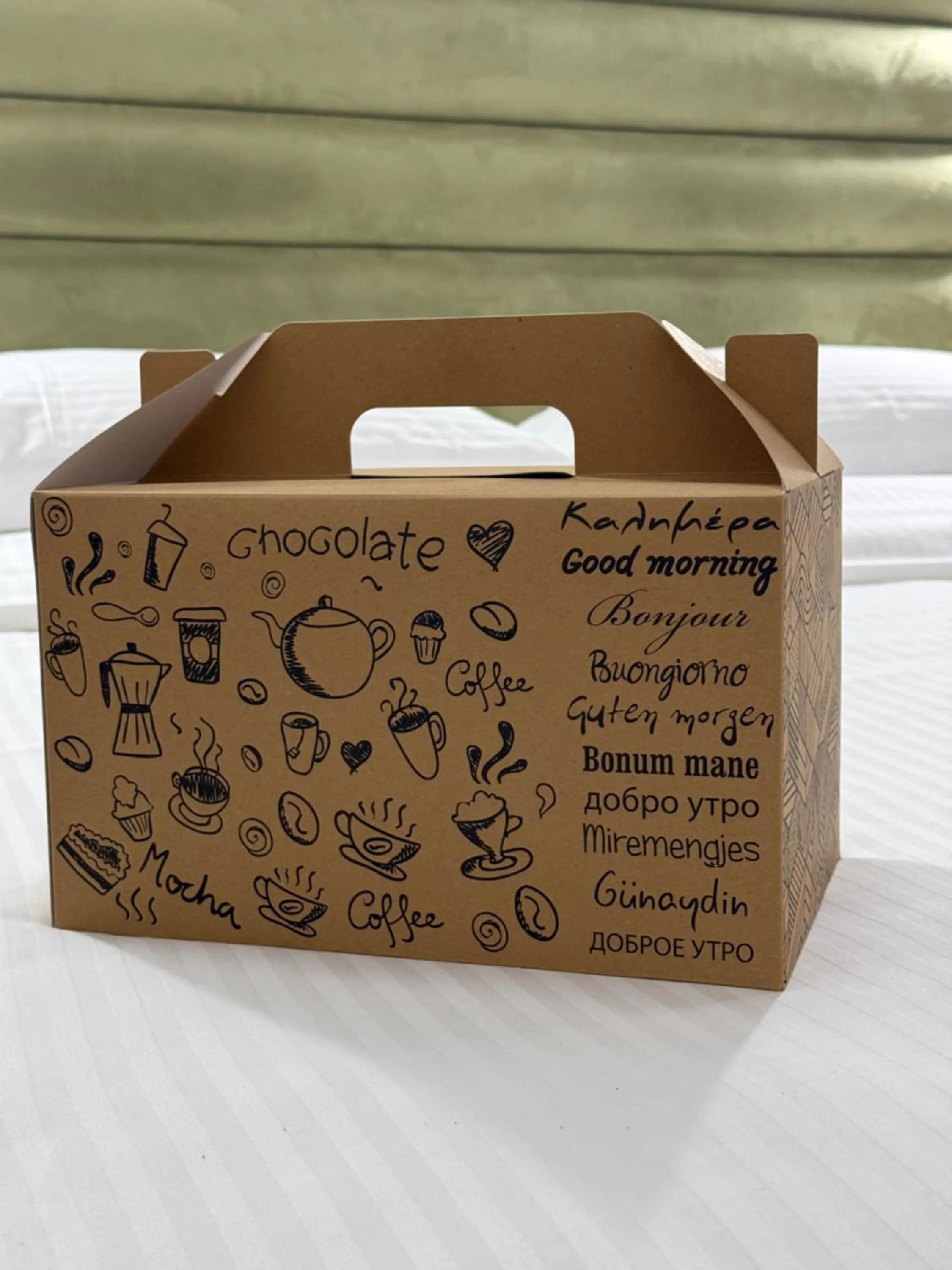 Coffee/tea facilities in White Bottle Superior Apartments