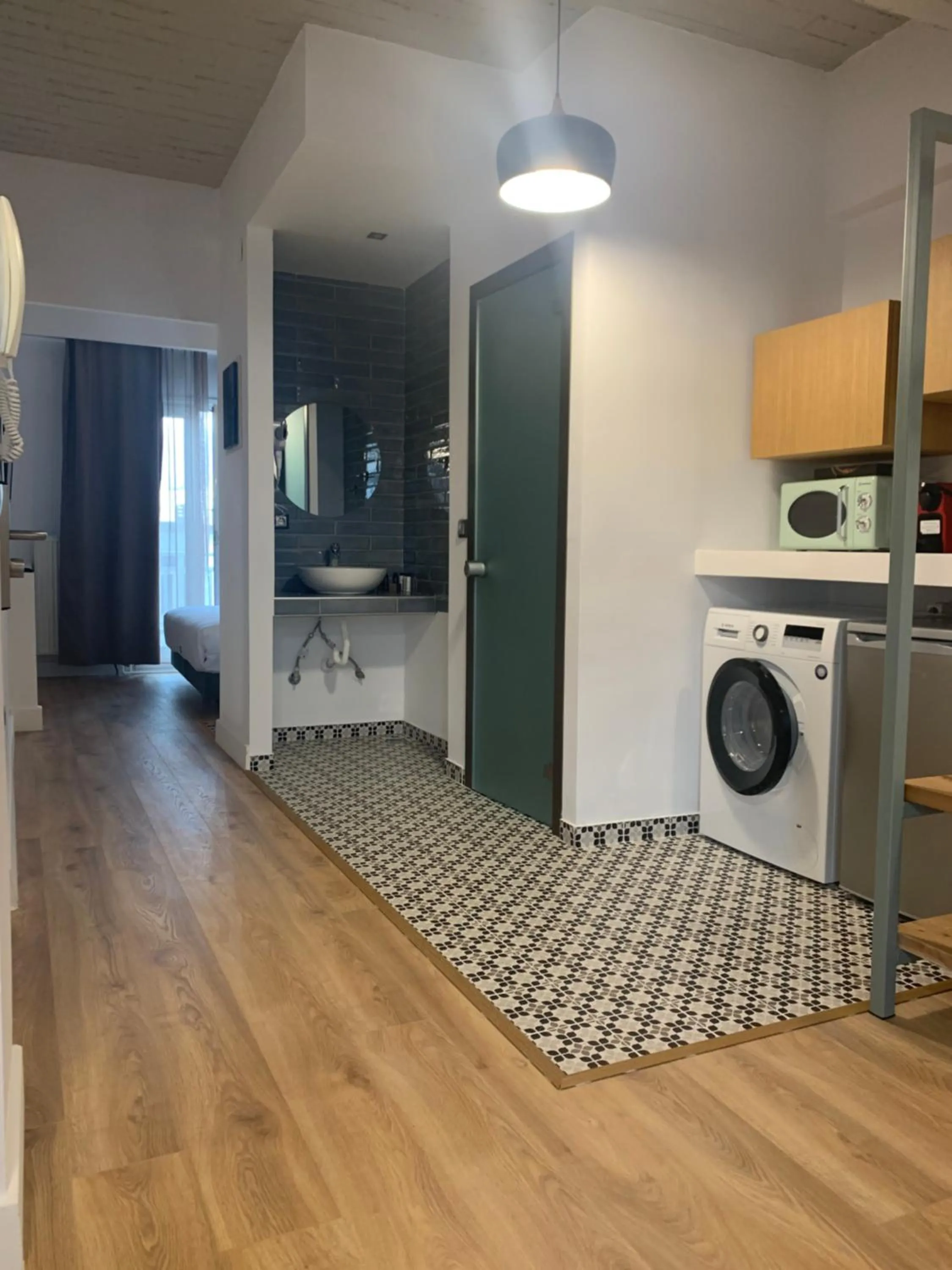 Kitchen or kitchenette in White Bottle Superior Apartments