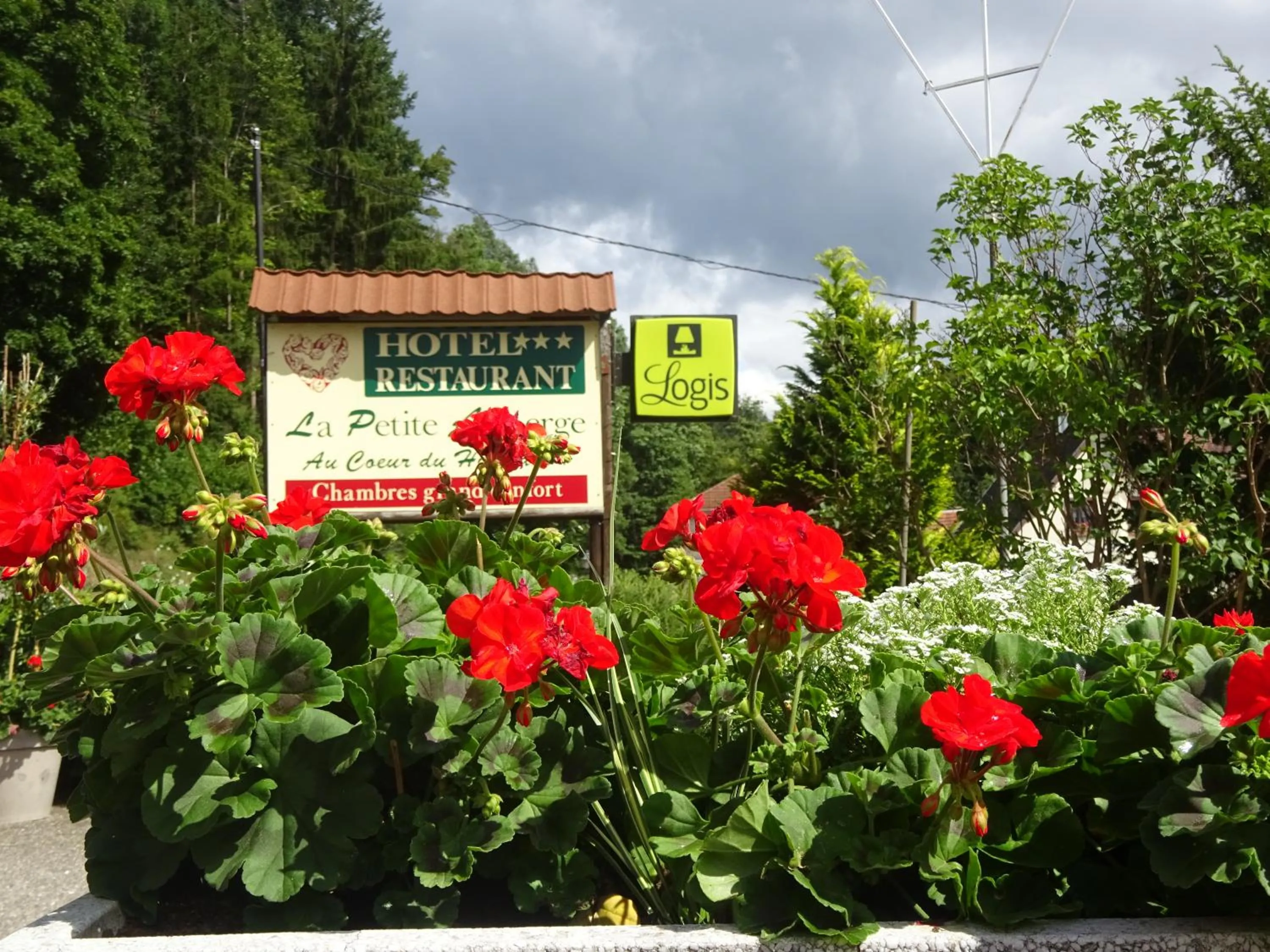 Property logo or sign in Logis Hôtel Restaurant La Petite Auberge Alsace