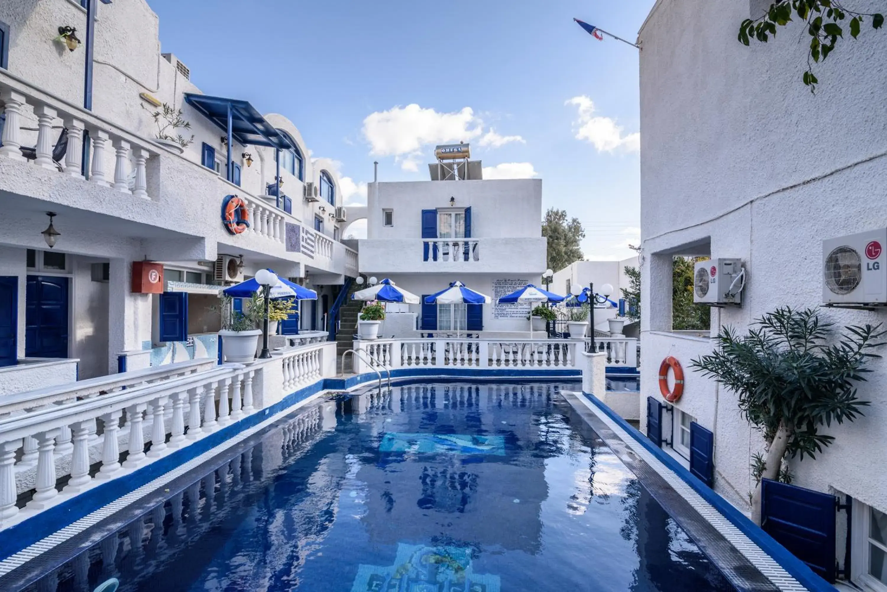 Swimming pool in Hotel Porto Perissa Swimming pool in Hotel Porto Perissa