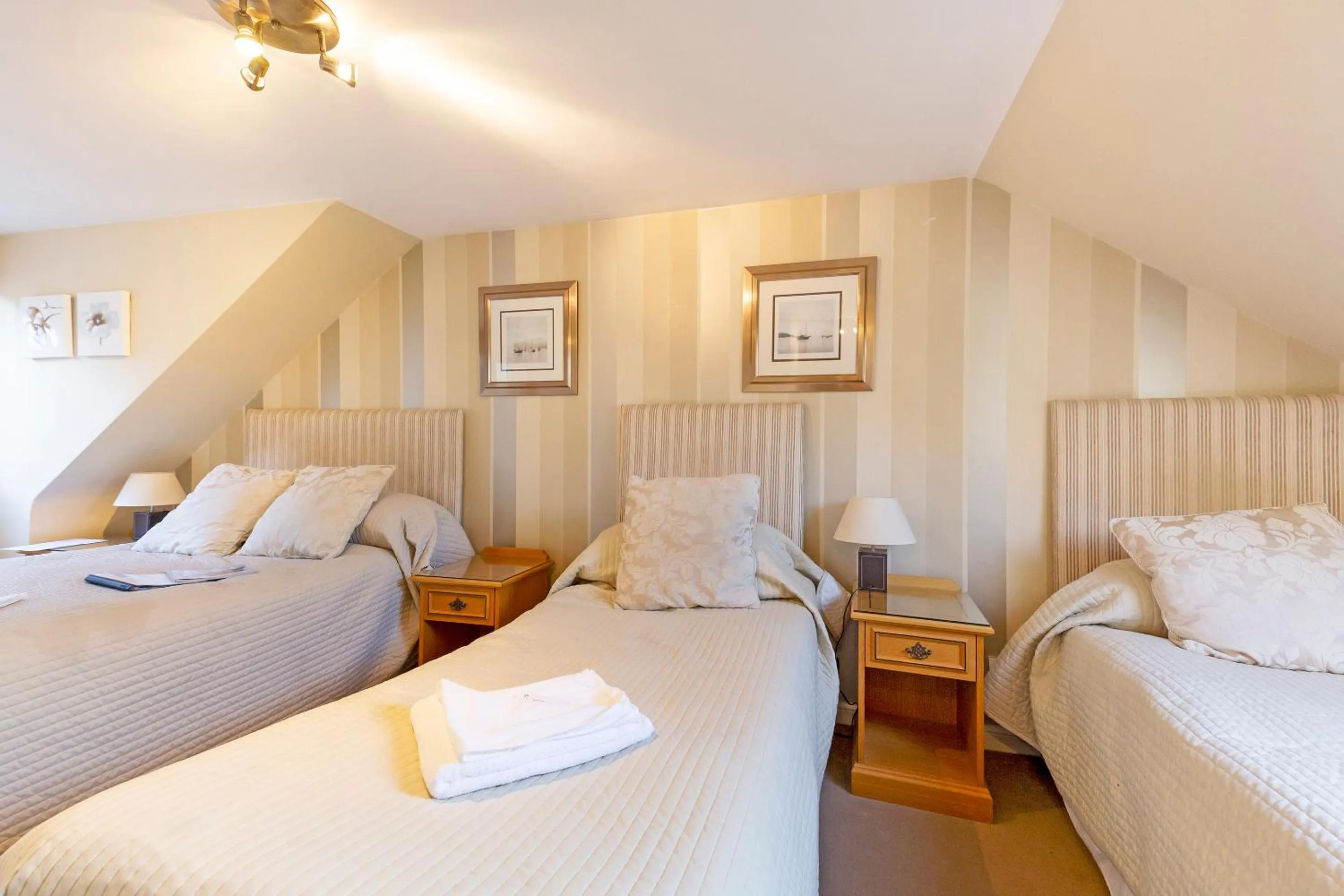 Bedroom, Bed in Arden Guest House, Craigmillar Castle Edinburgh