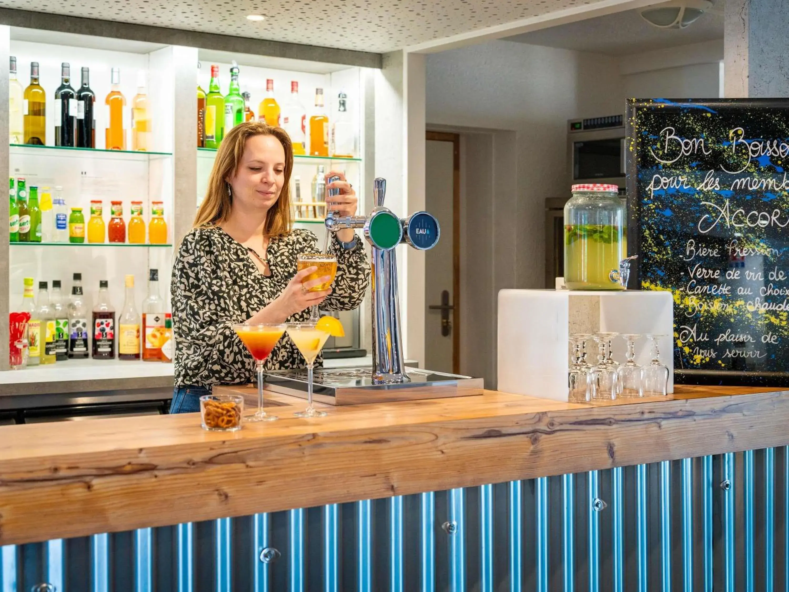 Lounge or bar in ibis Styles Brive Ouest Lounge or bar in ibis Styles Brive Ouest