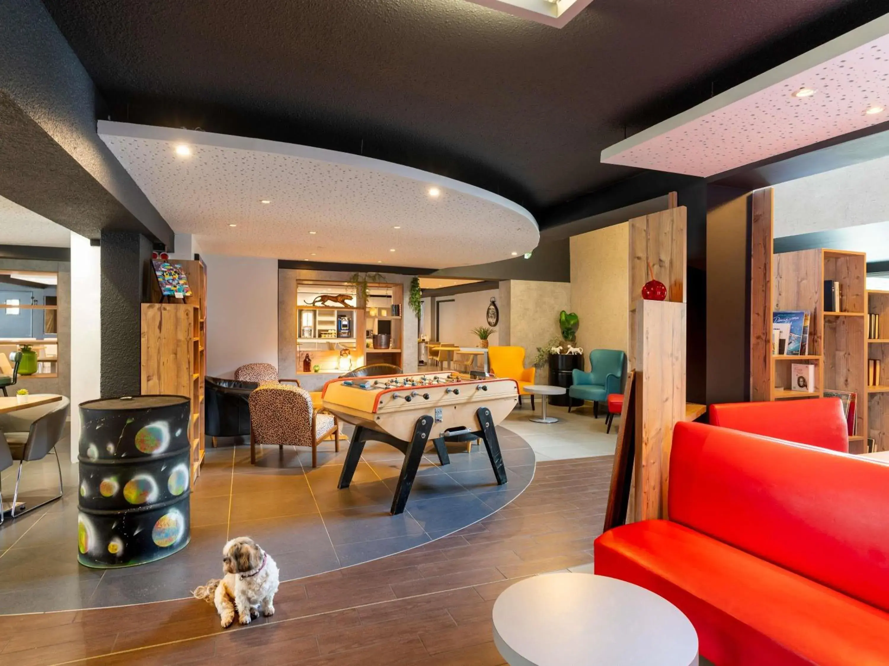 Lounge or bar in ibis Styles Brive Ouest Lounge or bar in ibis Styles Brive Ouest