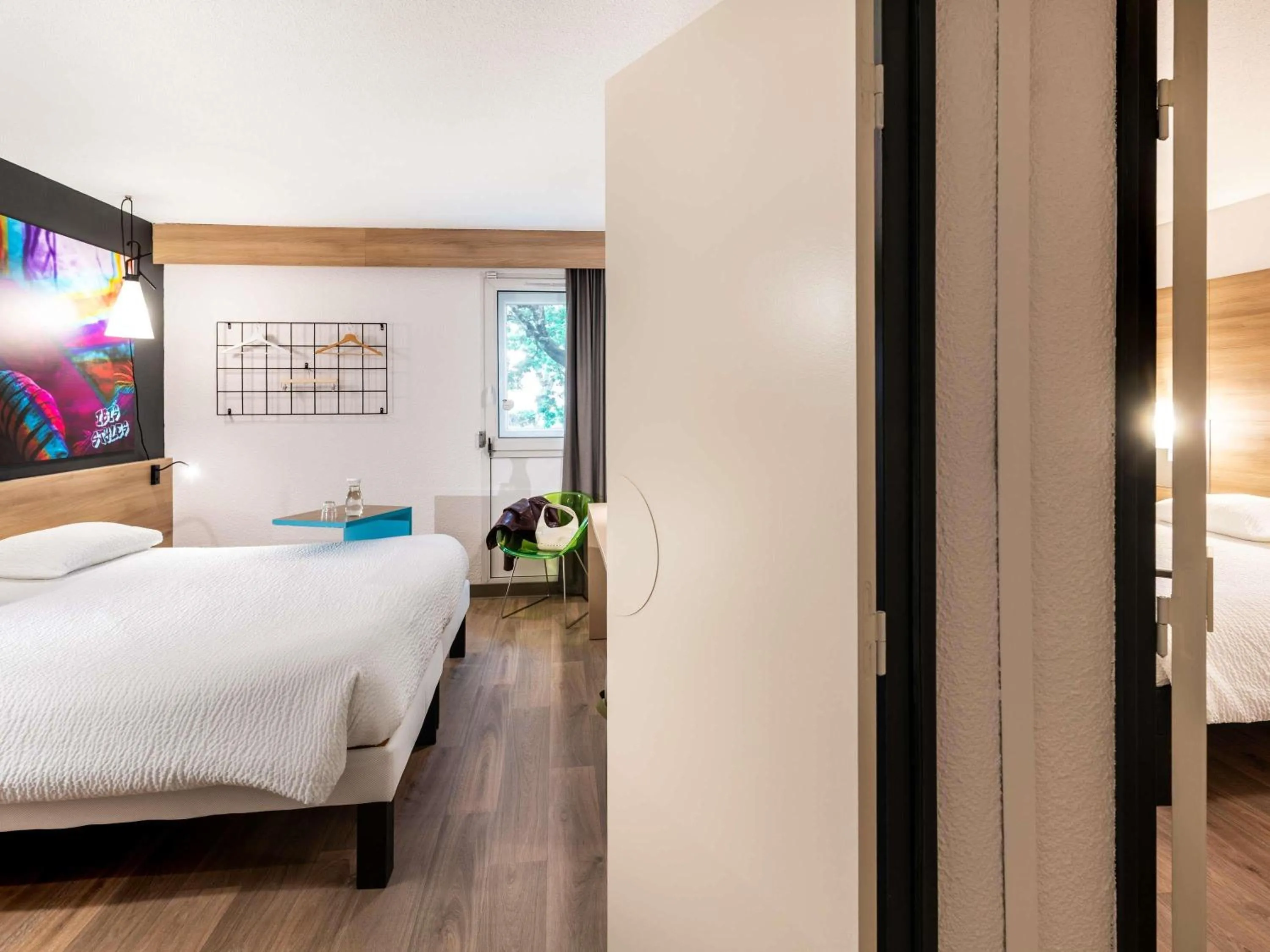 Bedroom, Bed in ibis Styles Brive Ouest