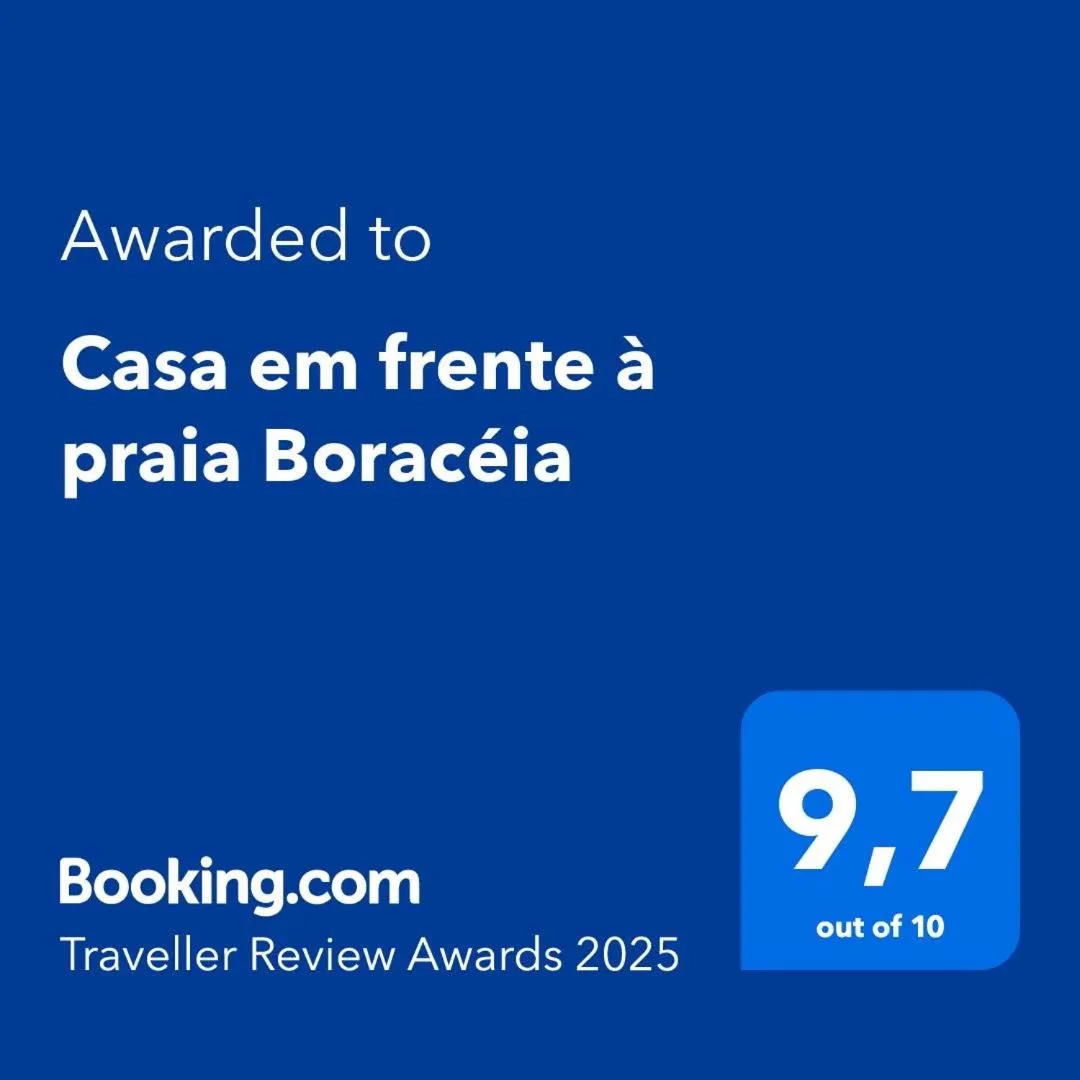 Casa em frente à praia Boracéia