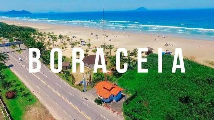 Casa em frente à praia Boracéia