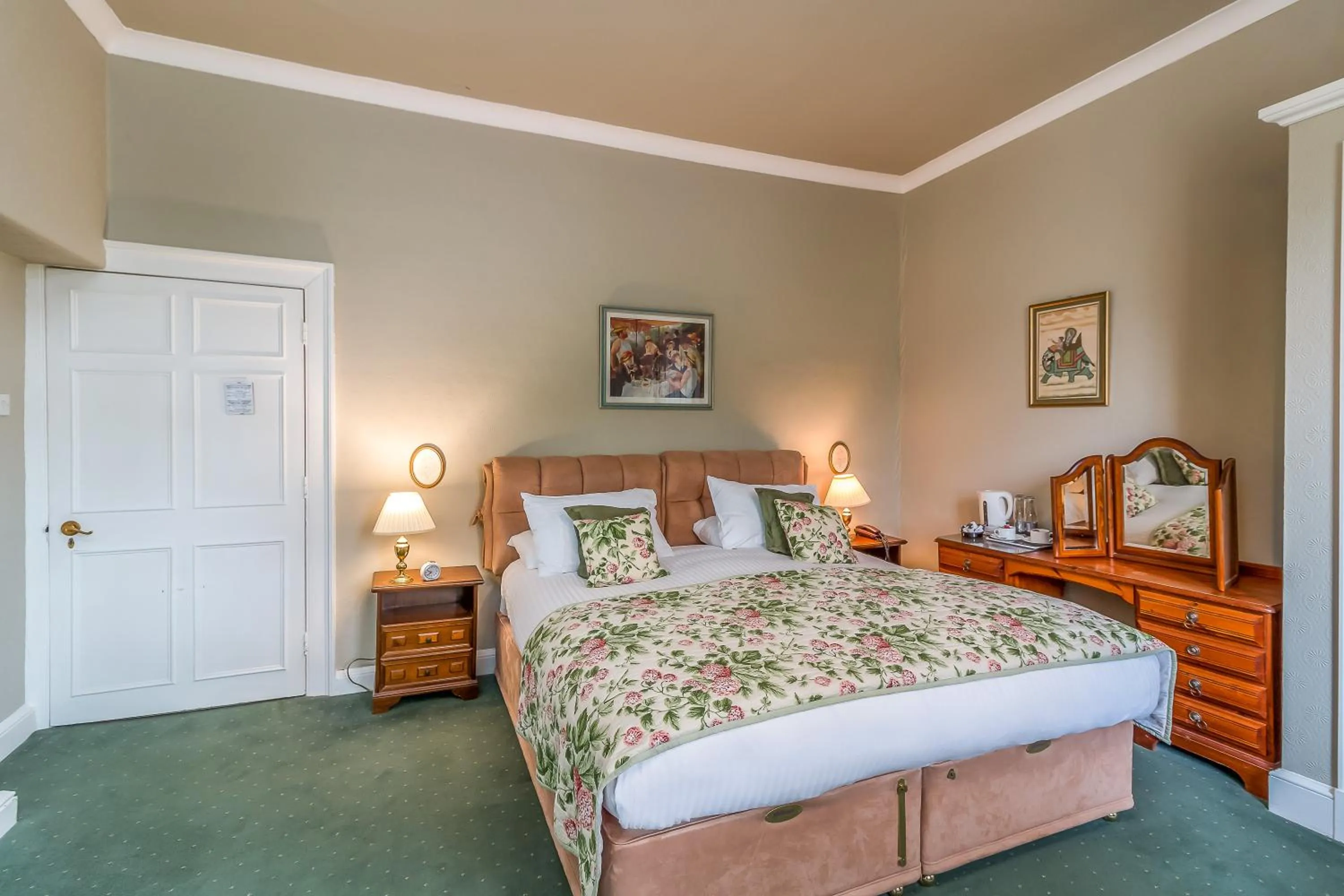 The Lynch Country House