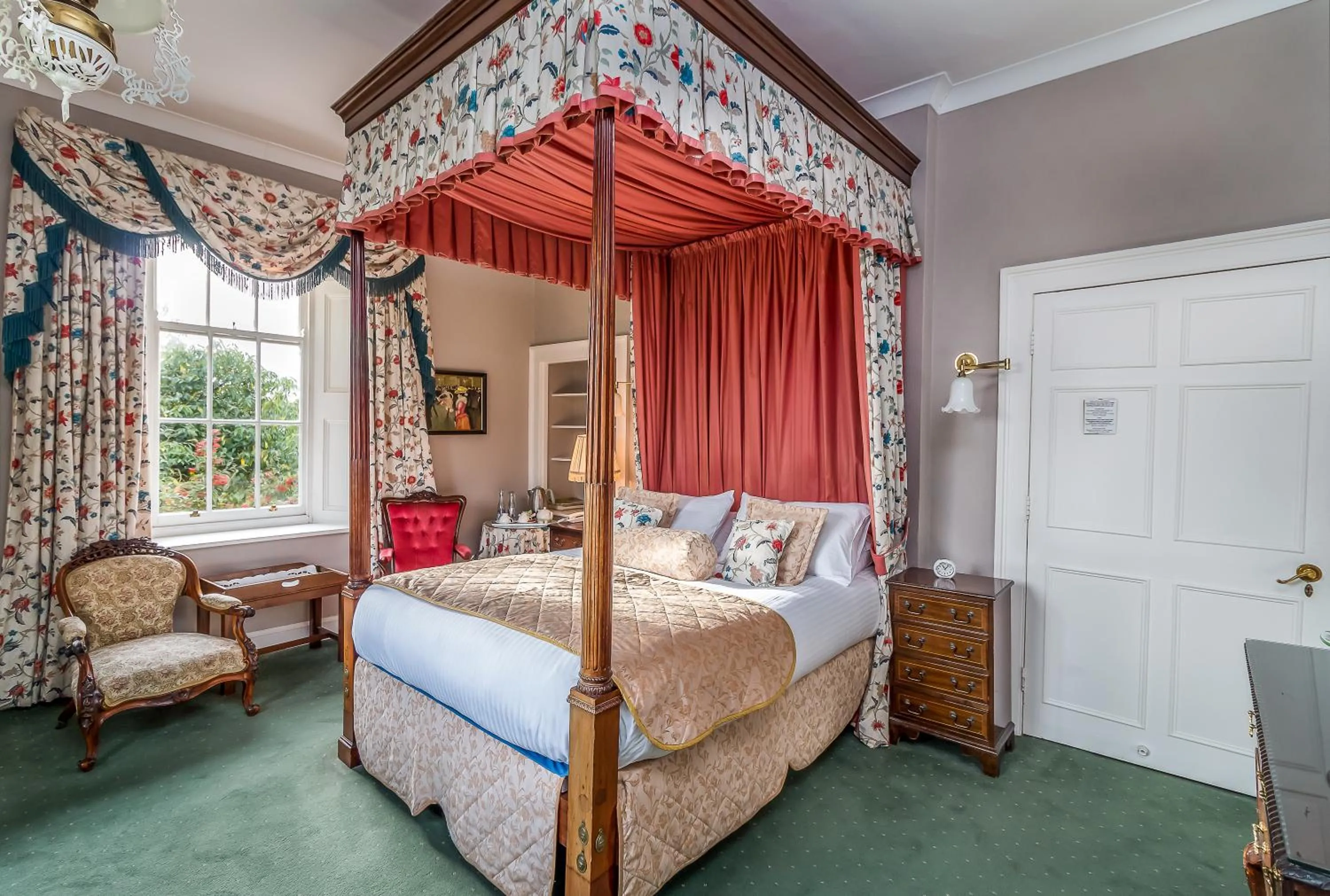 The Lynch Country House