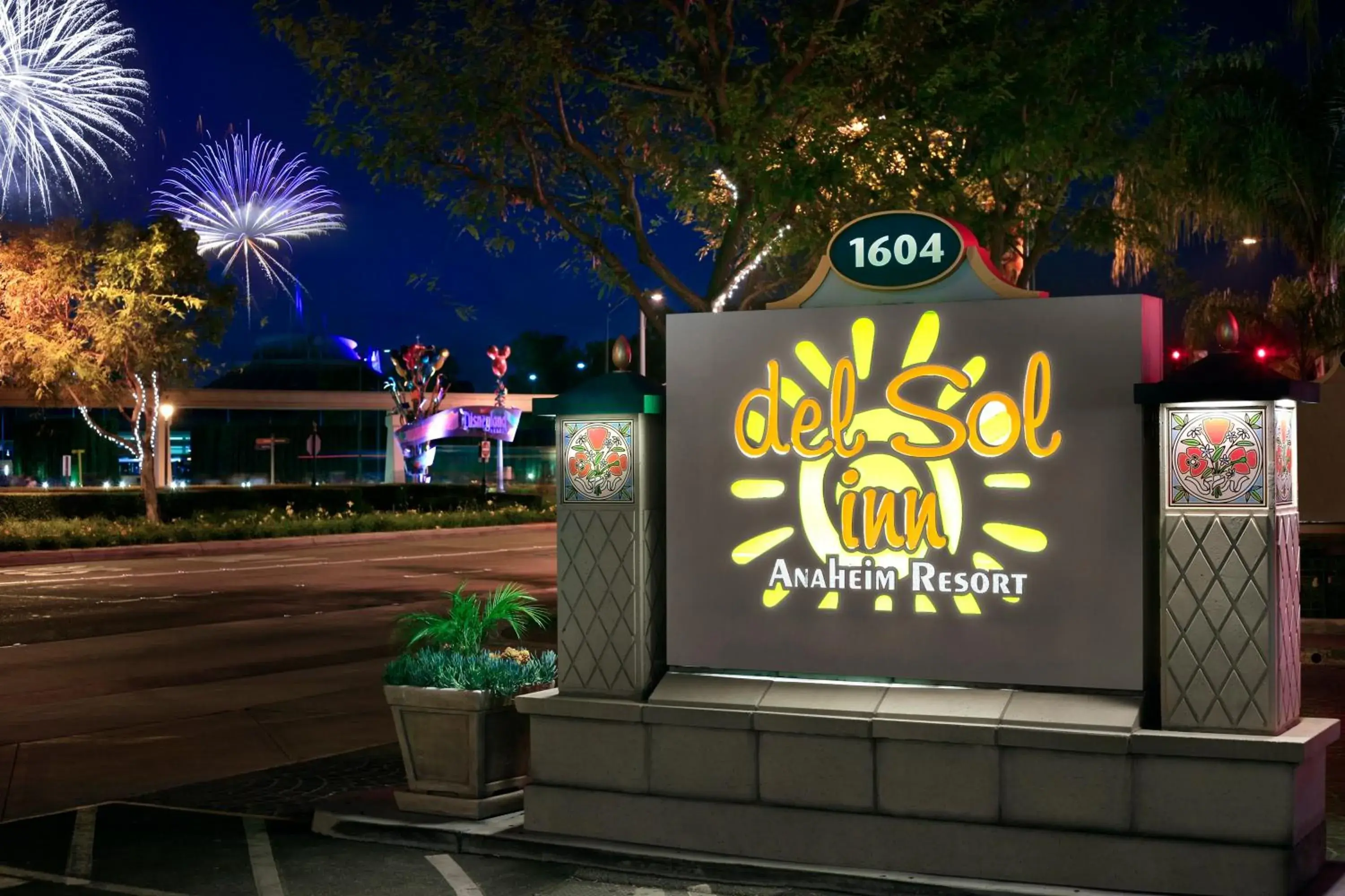 Facade/entrance in Del Sol Inn Anaheim Facade/entrance in Del Sol Inn Anaheim