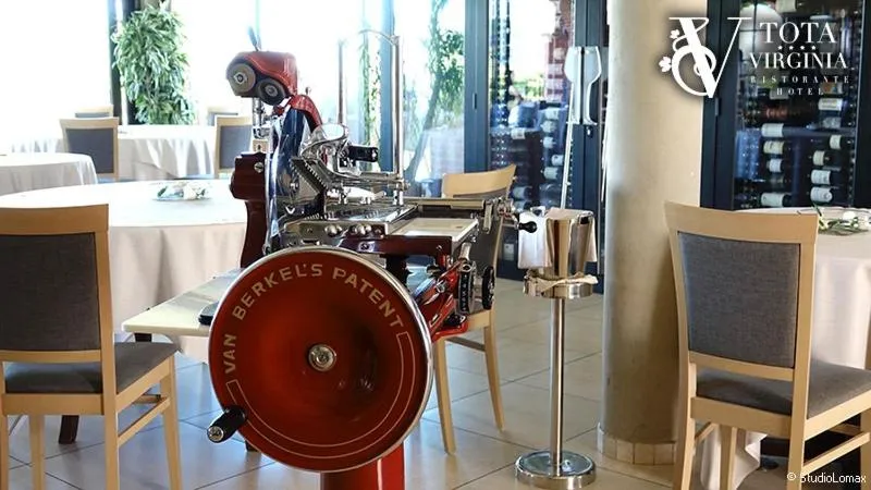 Decorative detail in Tota Virginia Antico Podere