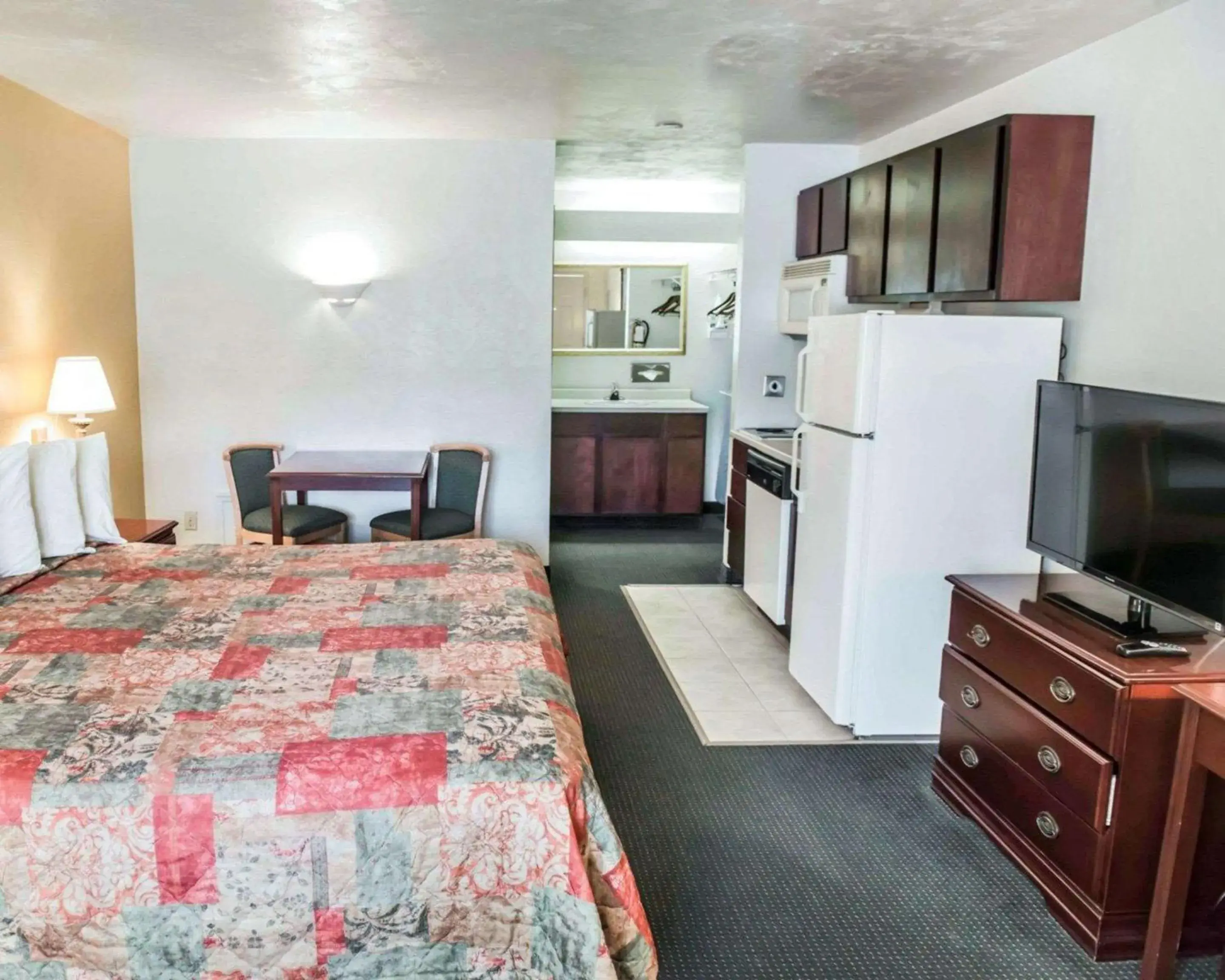 Photo of the whole room, Bed in Suburban Studios Tallahassee near University Photo of the whole room, Bed in Suburban Studios Tallahassee near University