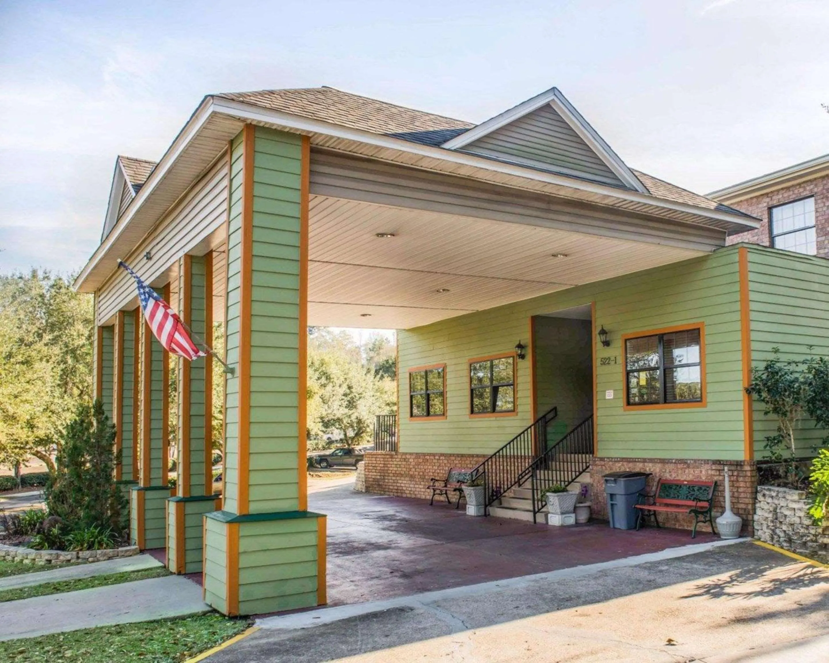 Lobby or reception in Suburban Studios Tallahassee near University