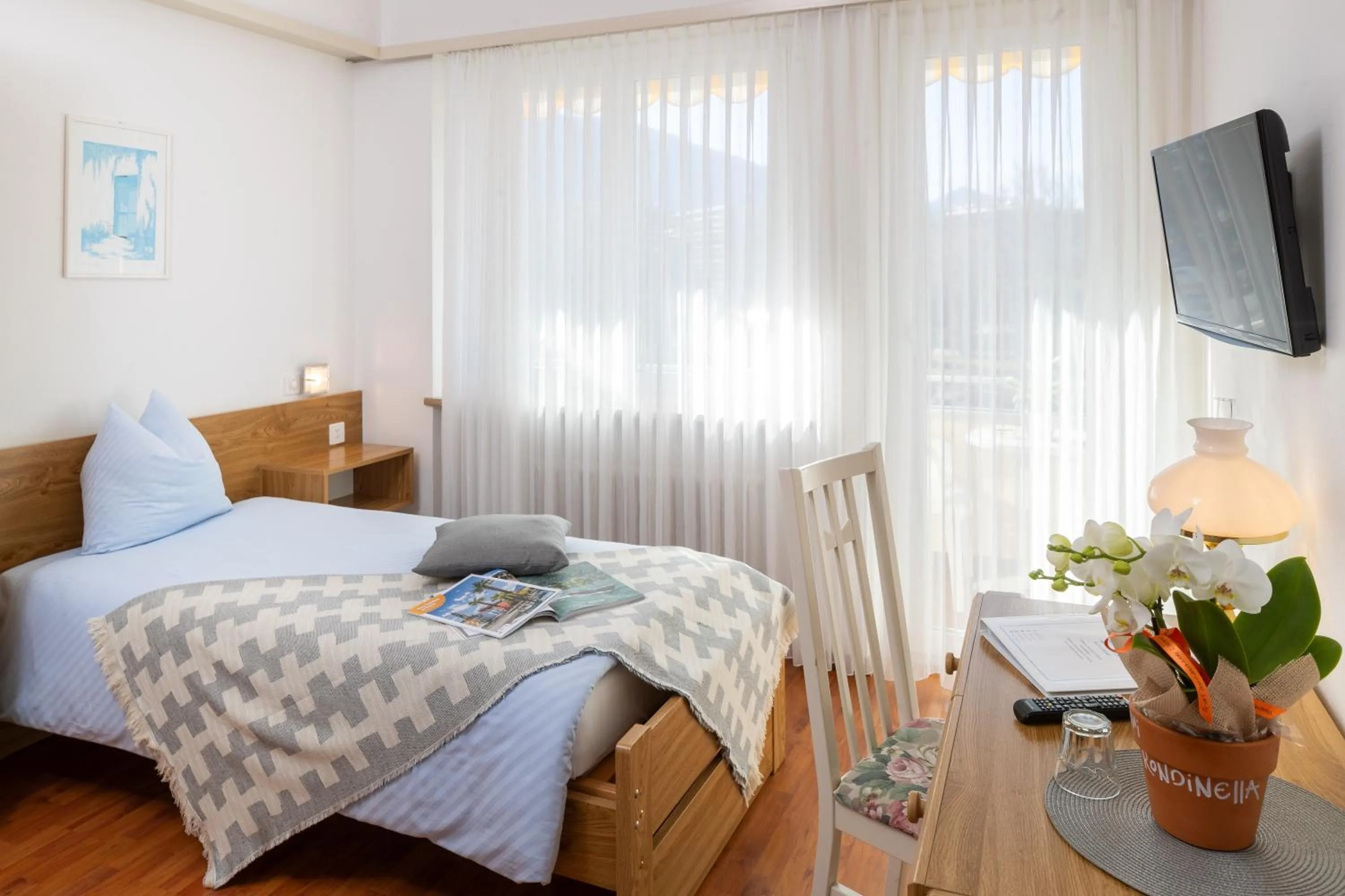 Bedroom, Bed in Hotel Rondinella Locarno