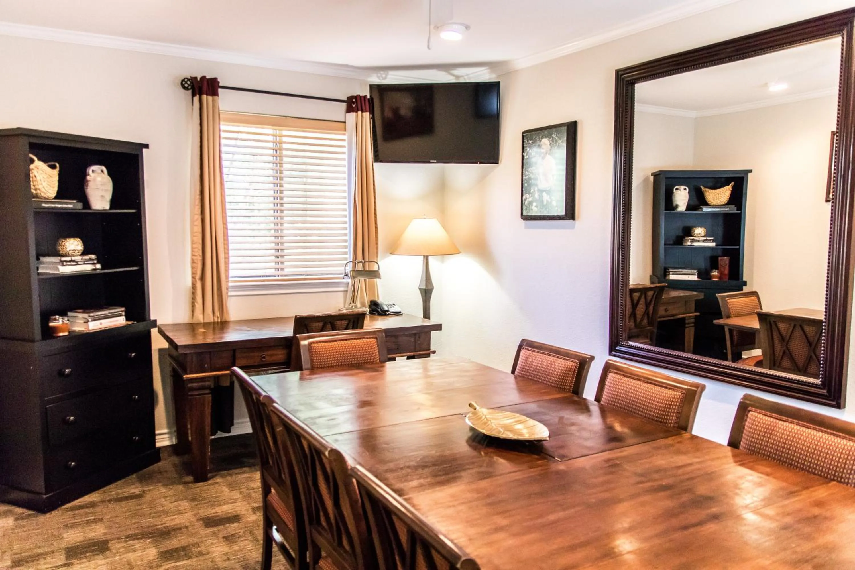 Seating area in Vineyard Court Designer Suites Hotel