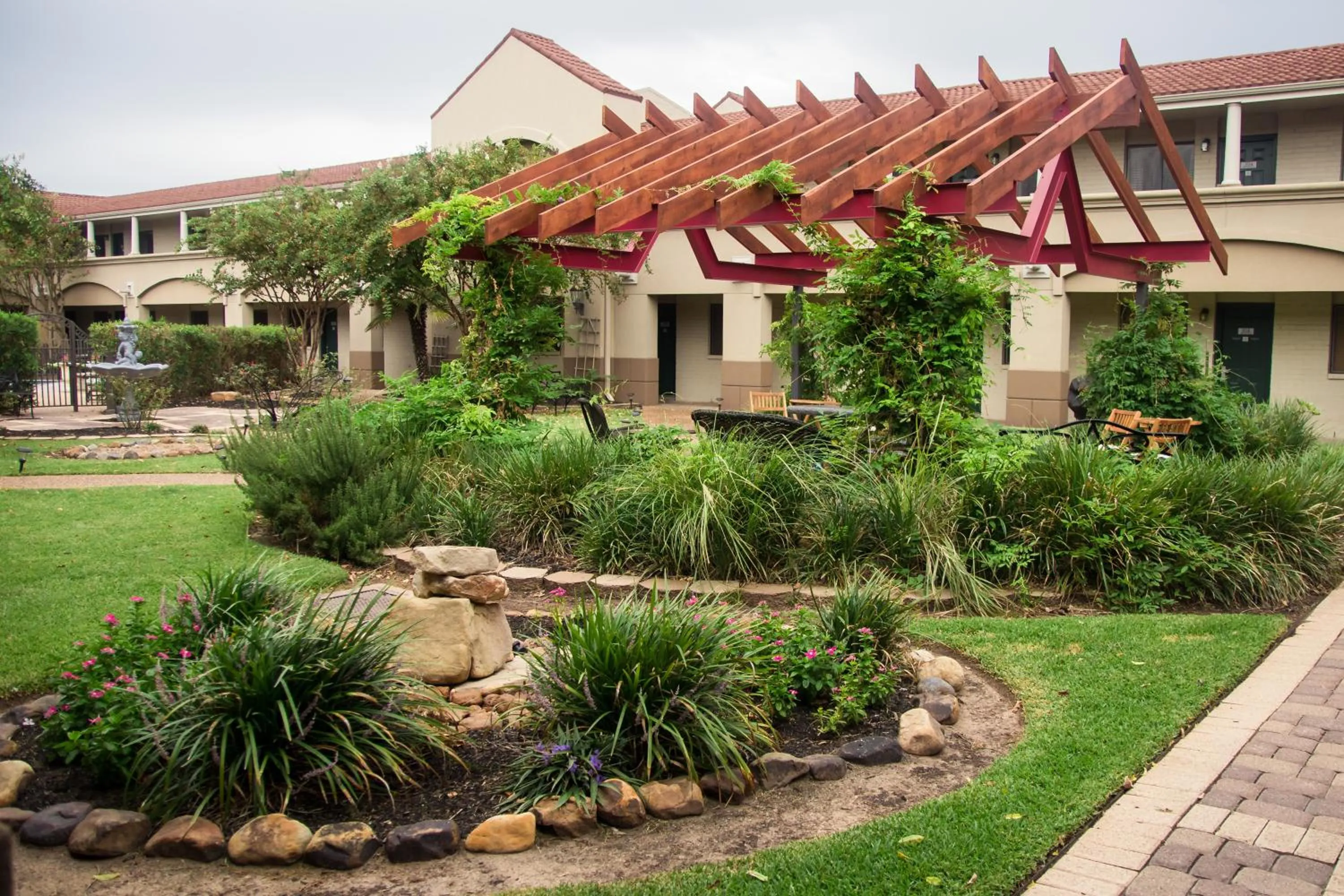 Garden in Vineyard Court Designer Suites Hotel