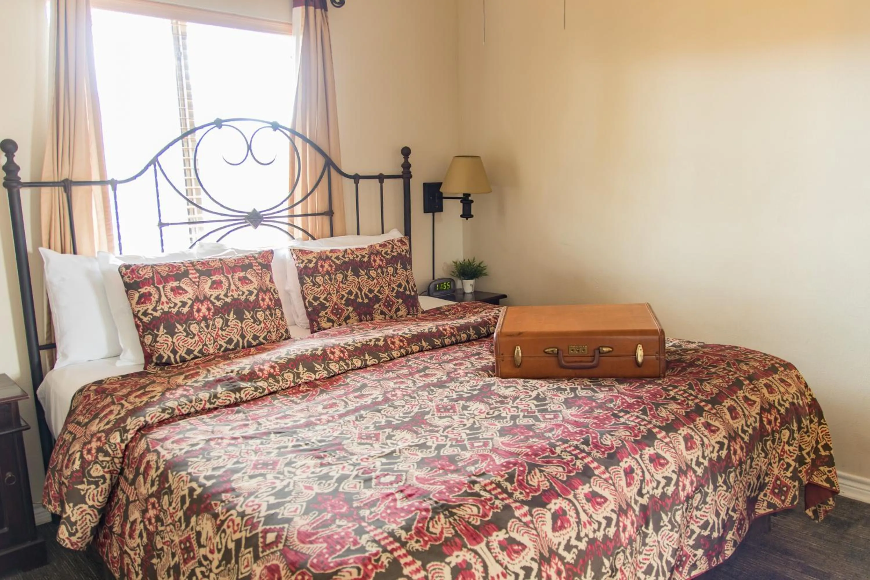 Bedroom, Bed in Vineyard Court Designer Suites Hotel