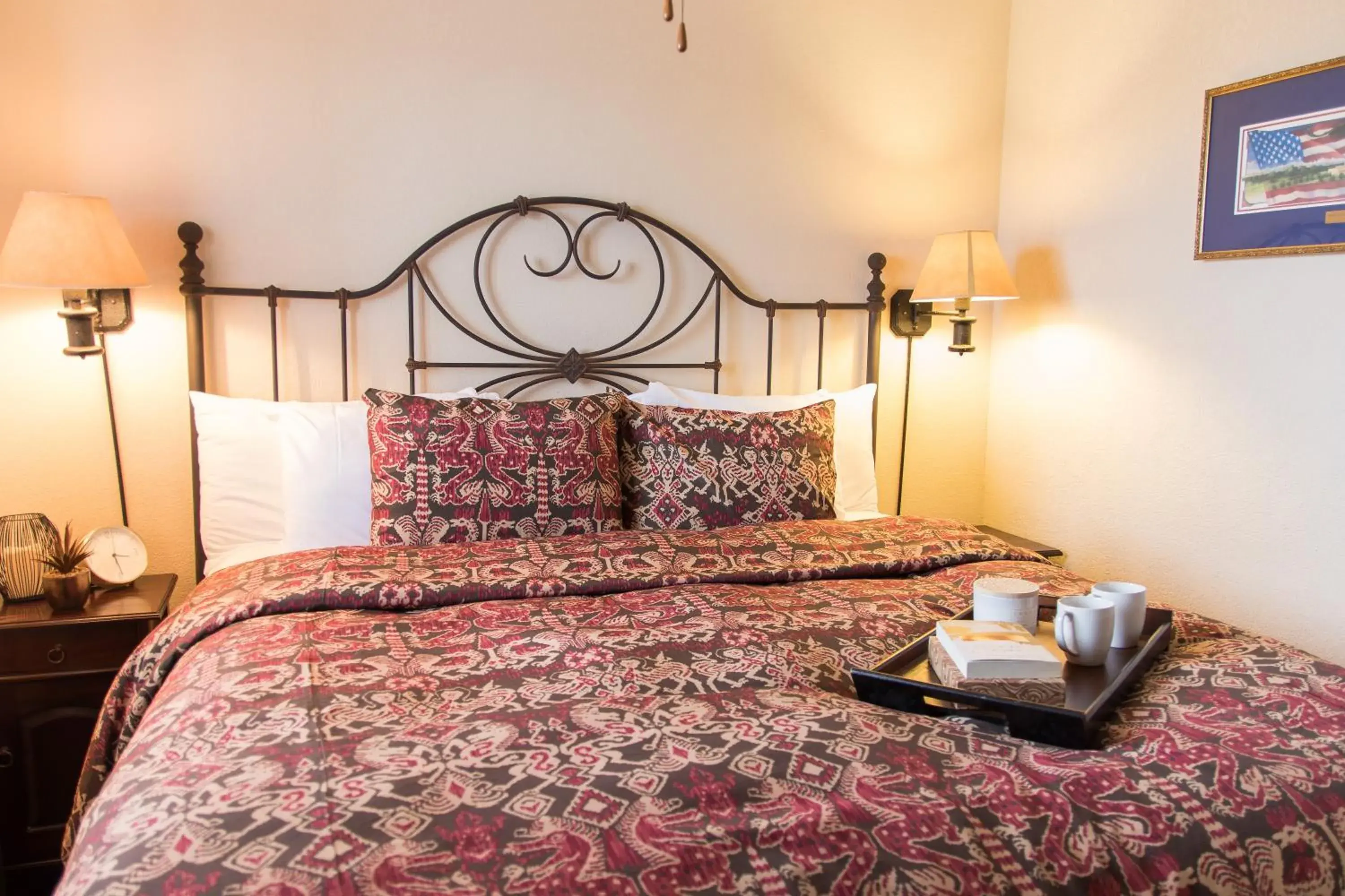 Bedroom, Bed in Vineyard Court Designer Suites Hotel Bedroom, Bed in Vineyard Court Designer Suites Hotel