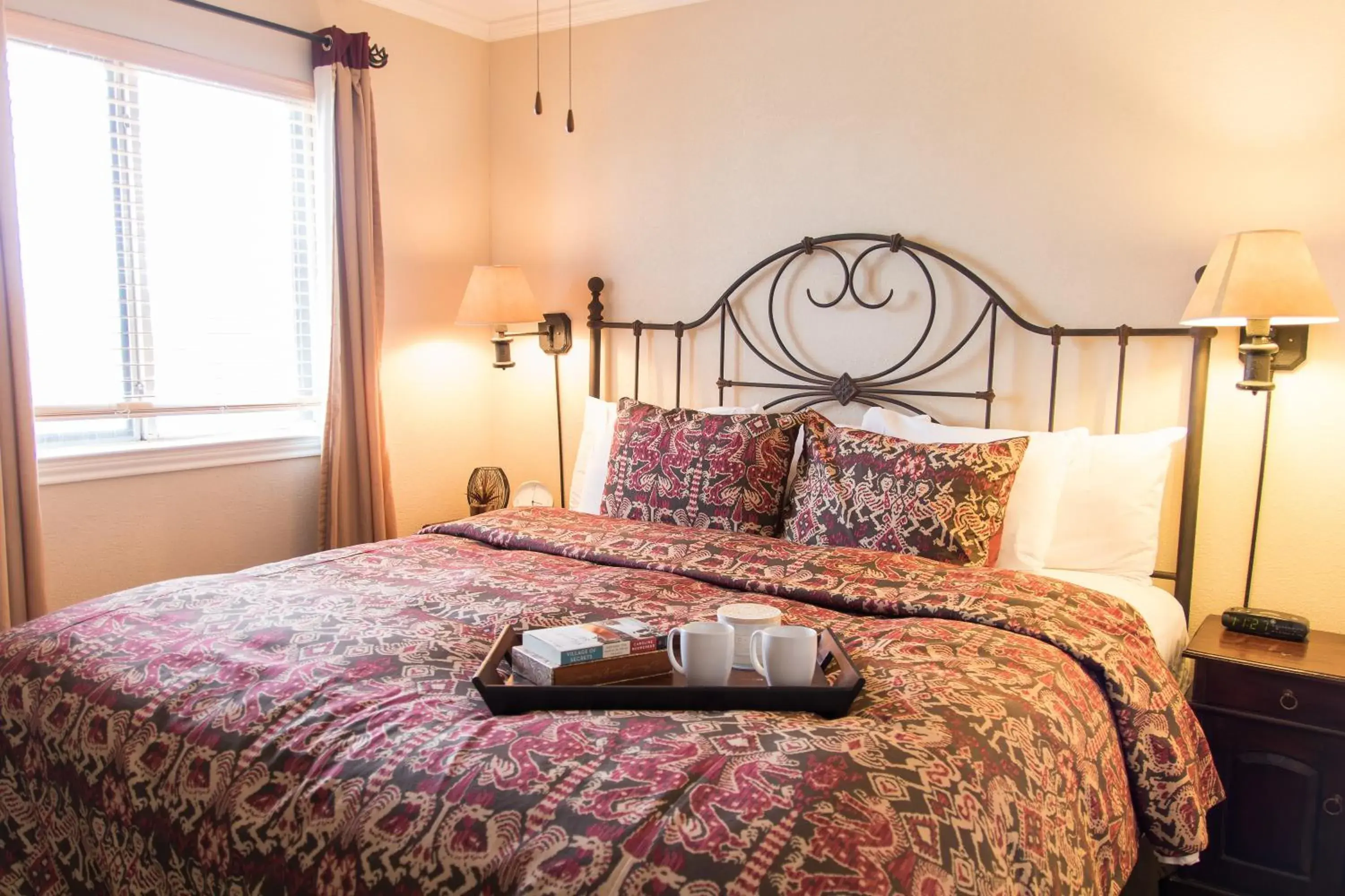 Deluxe King Suite in Vineyard Court Designer Suites Hotel Deluxe King Suite in Vineyard Court Designer Suites Hotel