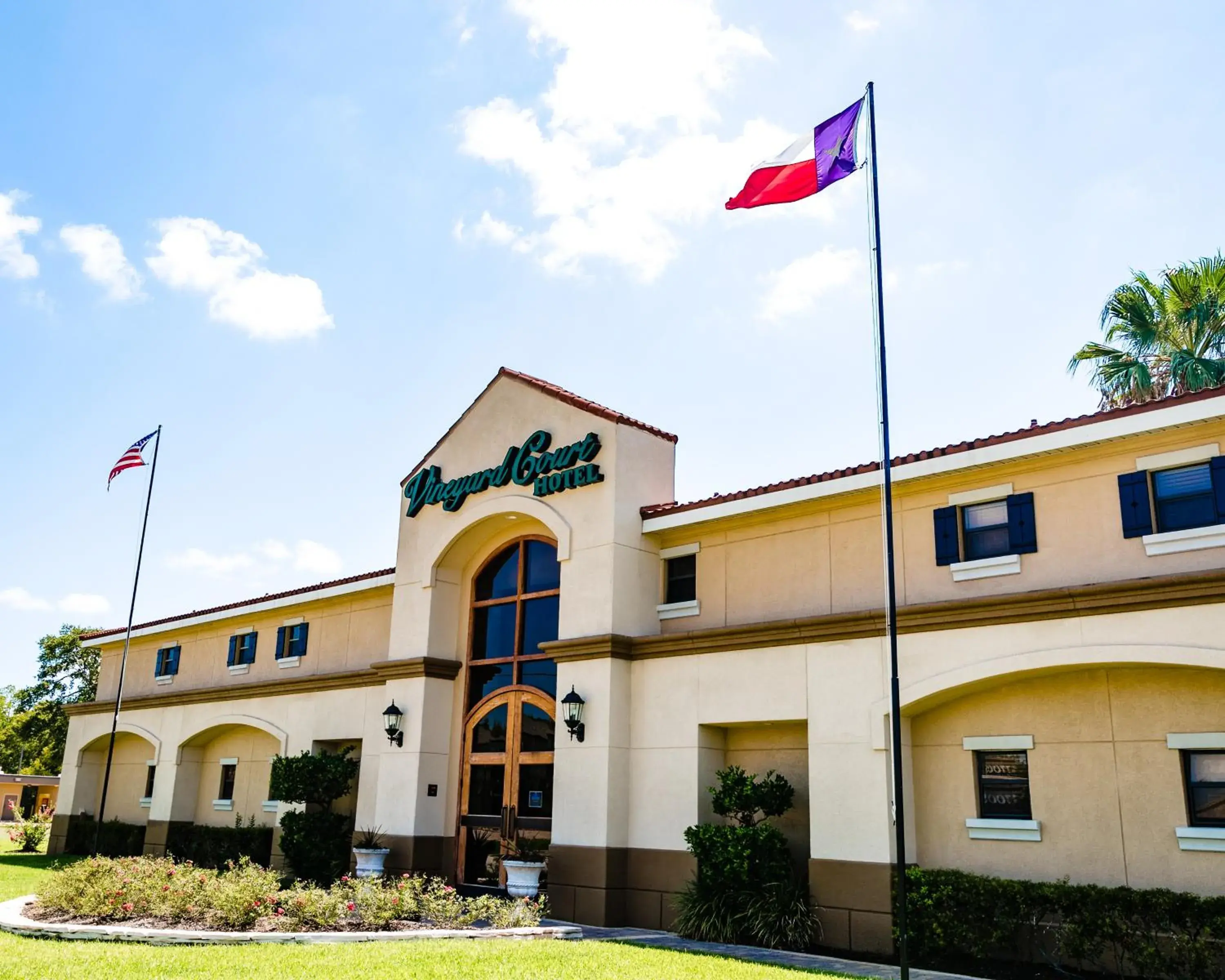 Property building in Vineyard Court Designer Suites Hotel Property building in Vineyard Court Designer Suites Hotel