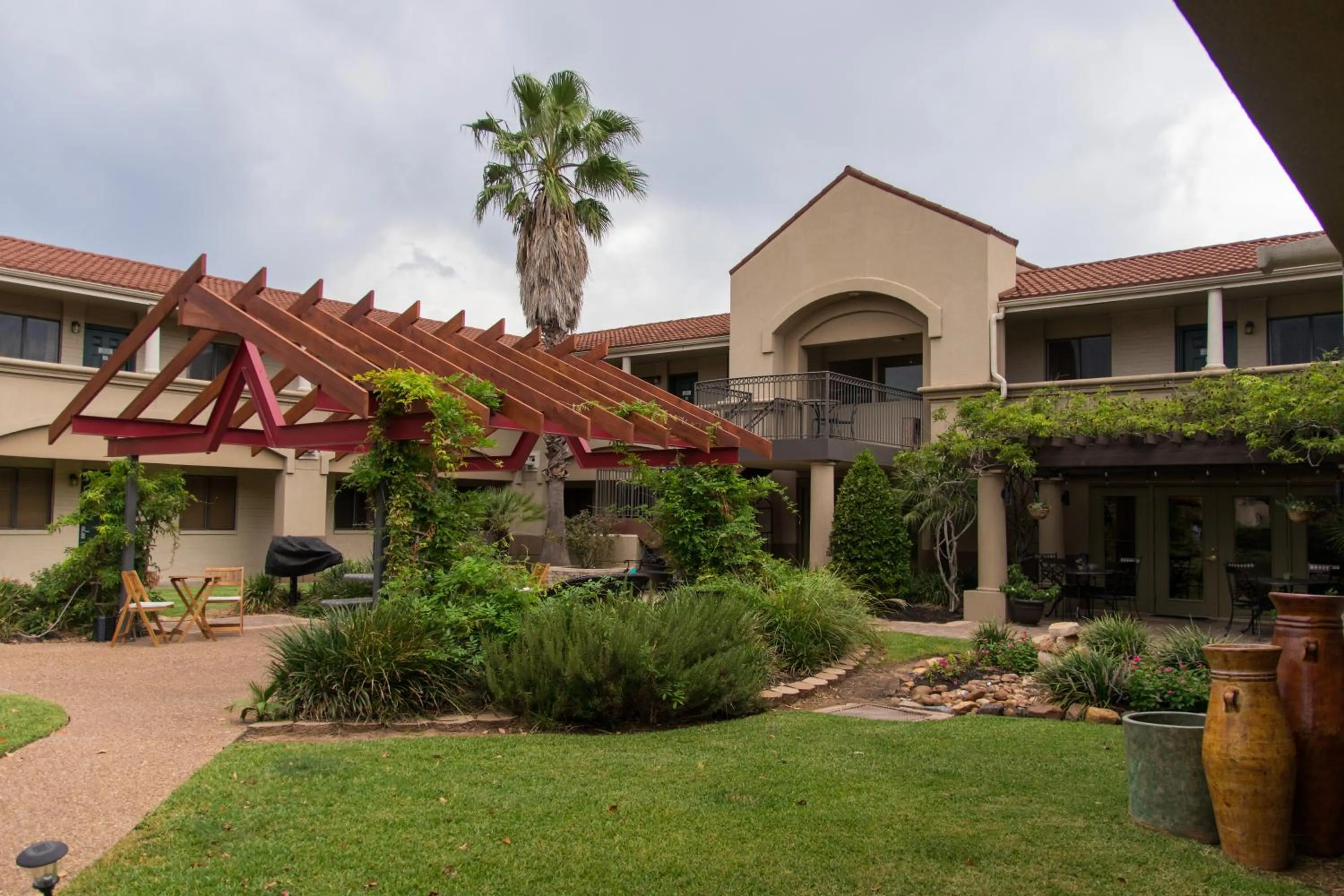 Patio in Vineyard Court Designer Suites Hotel