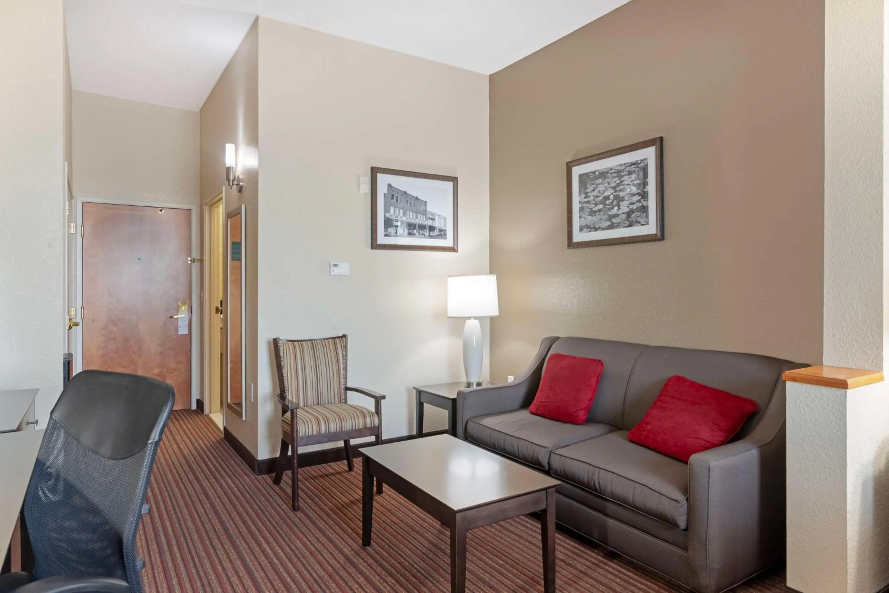 Bedroom in Best Western Plus Bradbury Inn and Suites