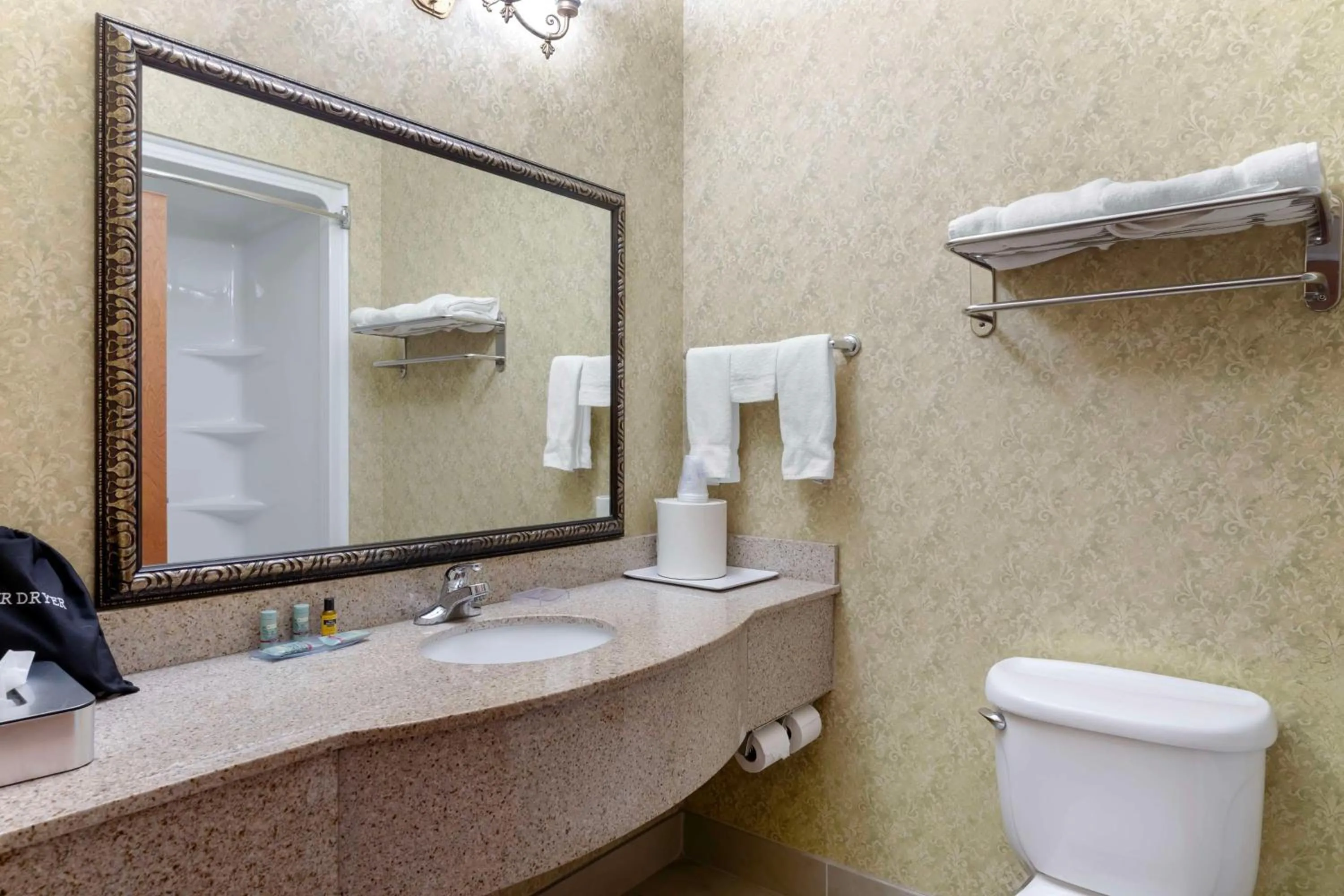 Bathroom in Best Western Plus Bradbury Inn and Suites