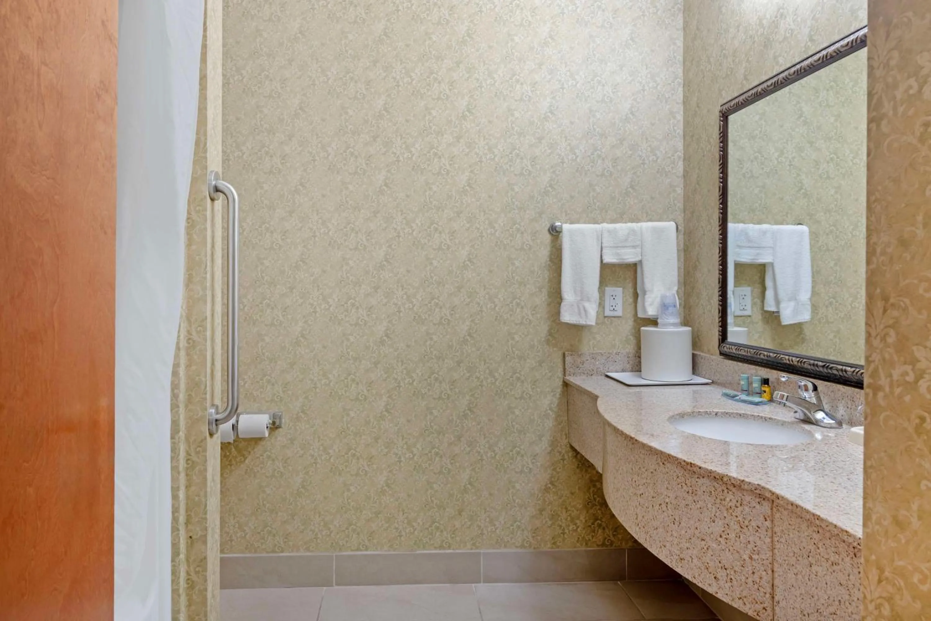 Bathroom in Best Western Plus Bradbury Inn and Suites