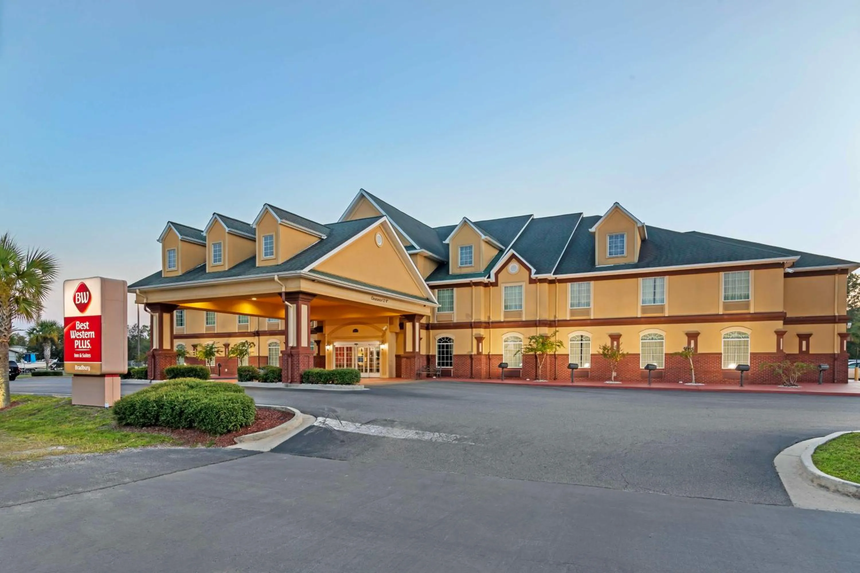 Property building in Best Western Plus Bradbury Inn and Suites