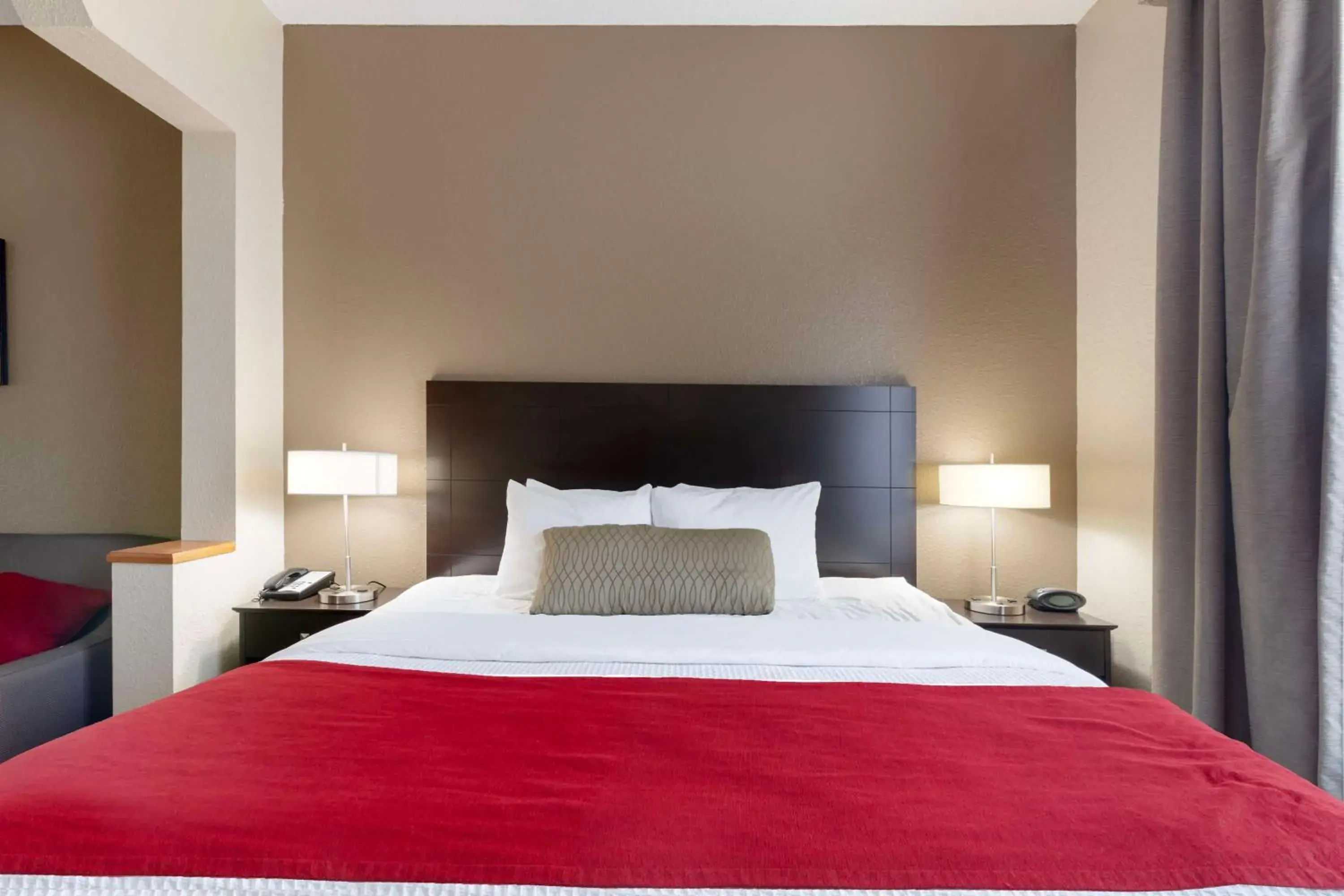 Bedroom, Bed in Best Western Plus Bradbury Inn and Suites Bedroom, Bed in Best Western Plus Bradbury Inn and Suites