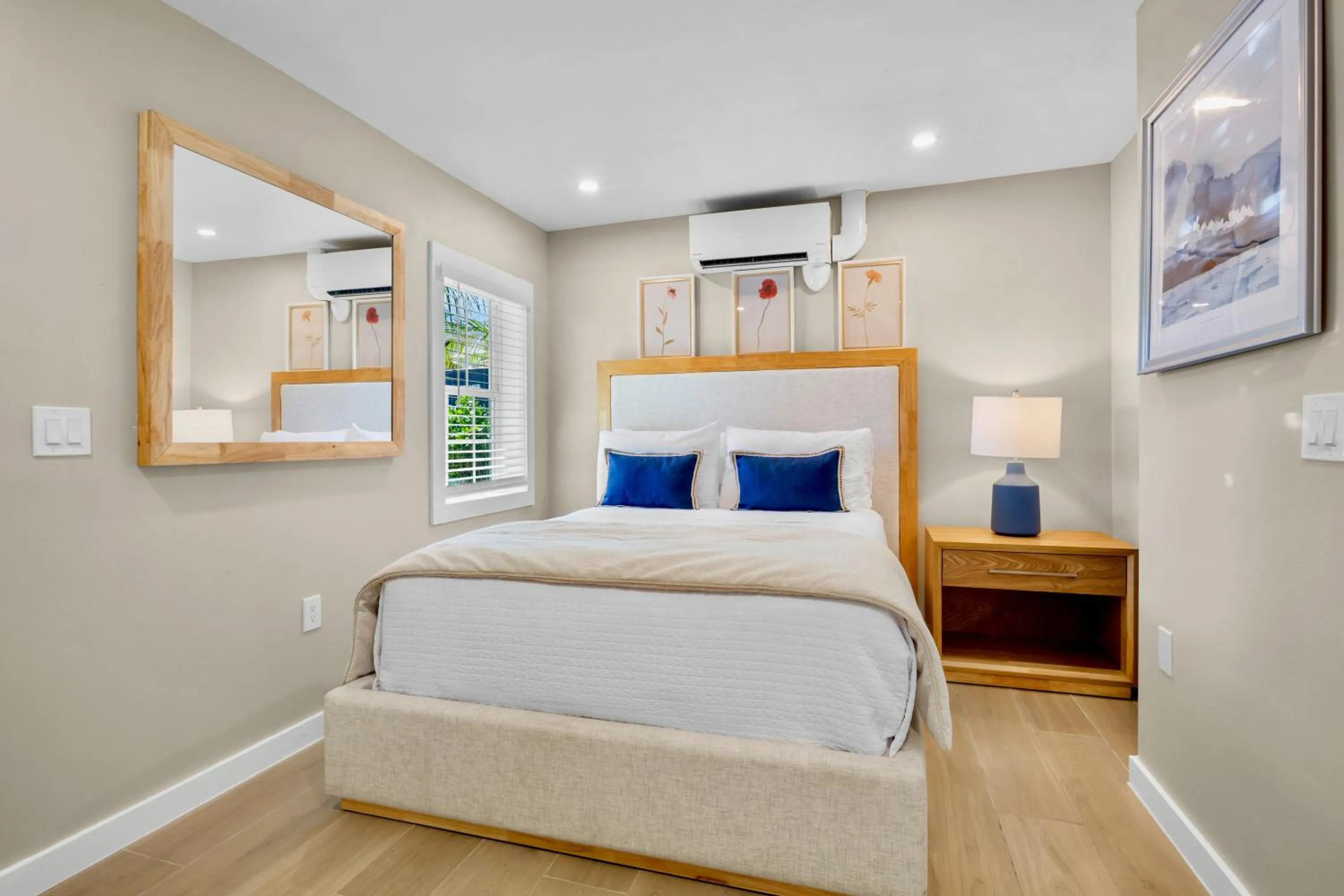 Bed in Haley's at Anna Maria Island Inn