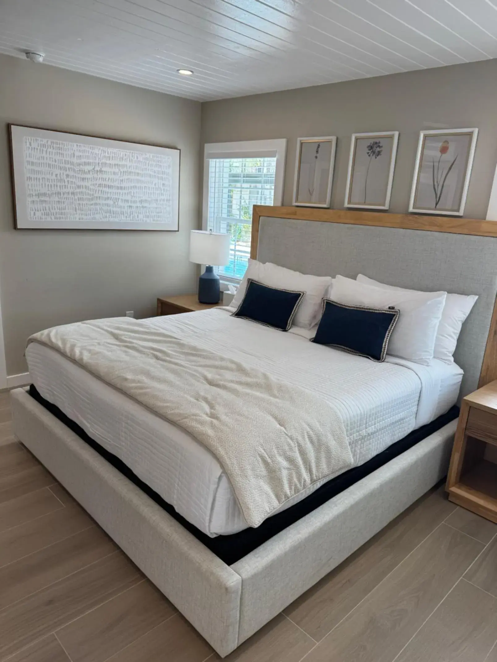 Bed in Haley's at Anna Maria Island Inn Bed in Haley's at Anna Maria Island Inn