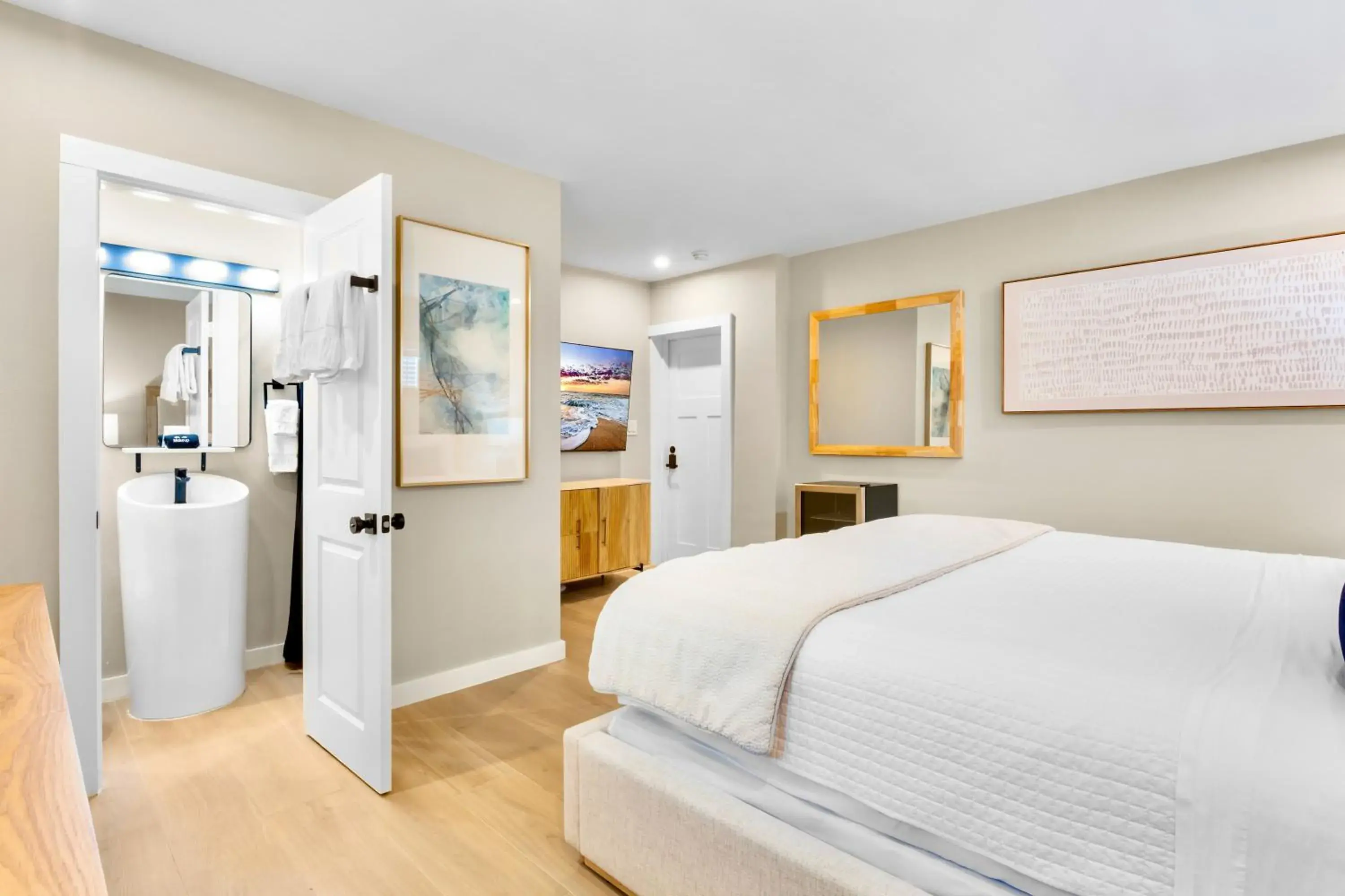 Bed in Haley's at Anna Maria Island Inn Bed in Haley's at Anna Maria Island Inn