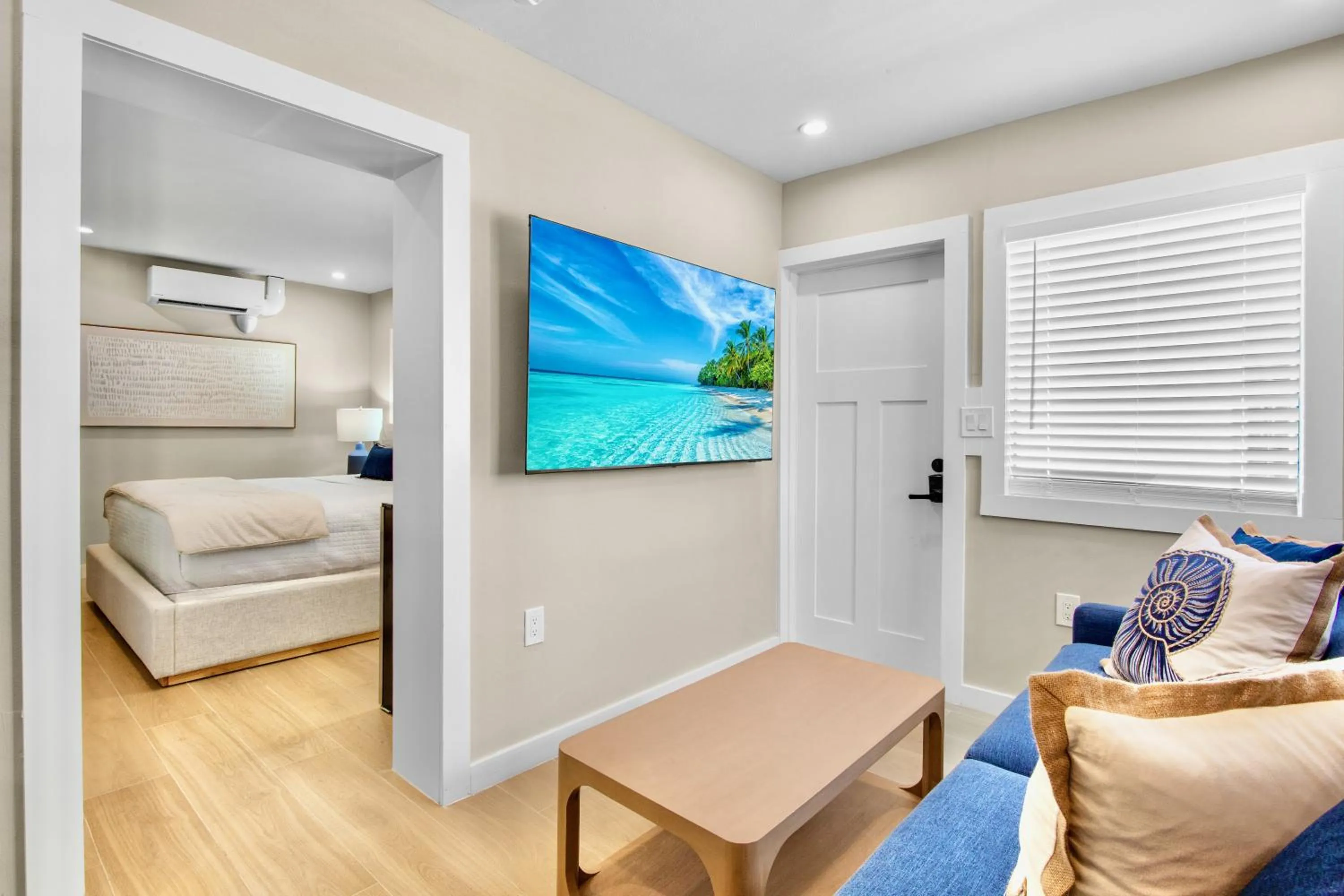 TV and multimedia, Bed in Haley's at Anna Maria Island Inn