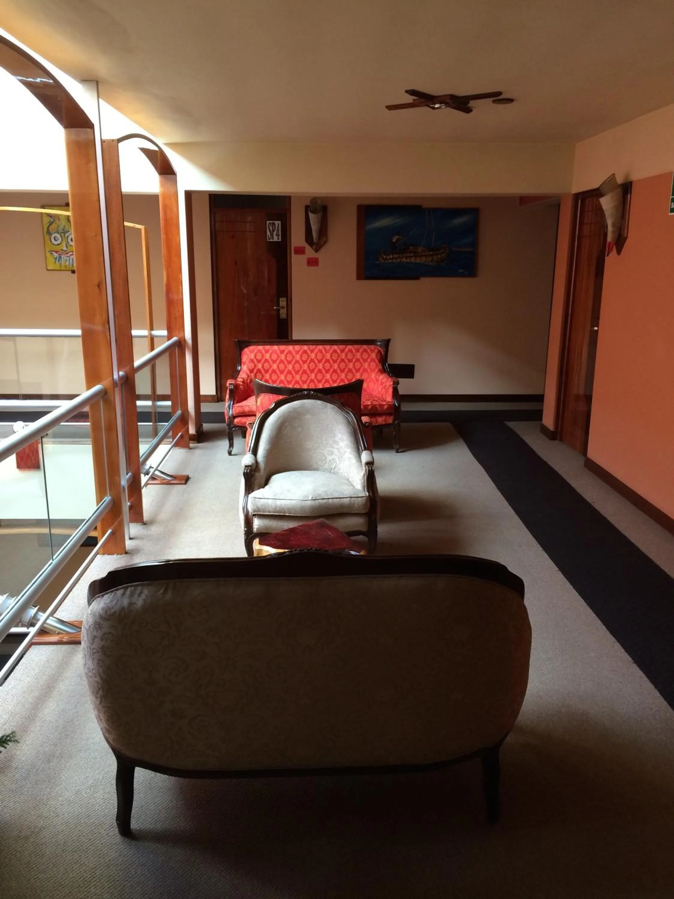 Communal lounge/ TV room in Royal Inn Hotel Puno