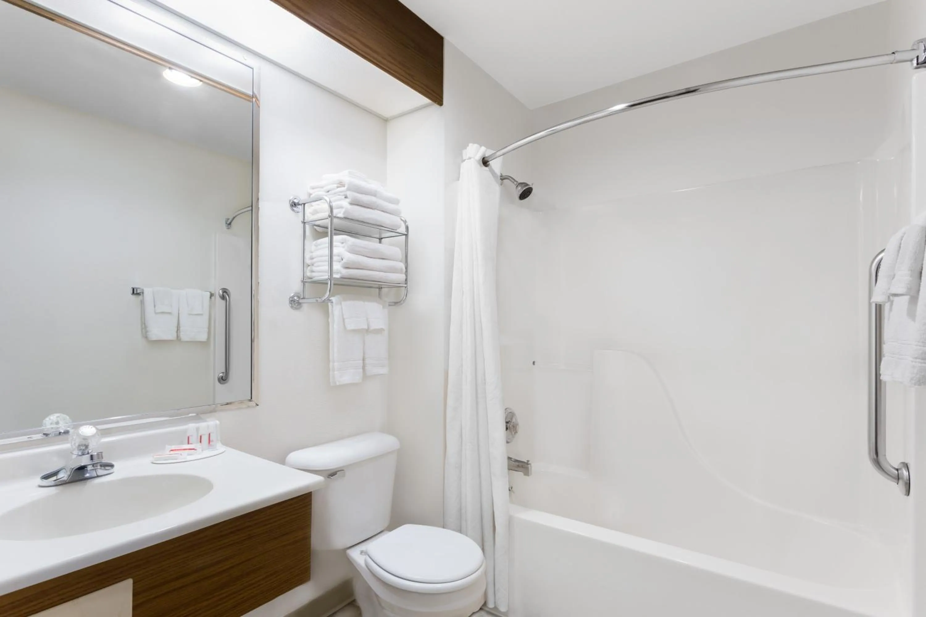 Bathroom in Super 8 by Wyndham Antigo