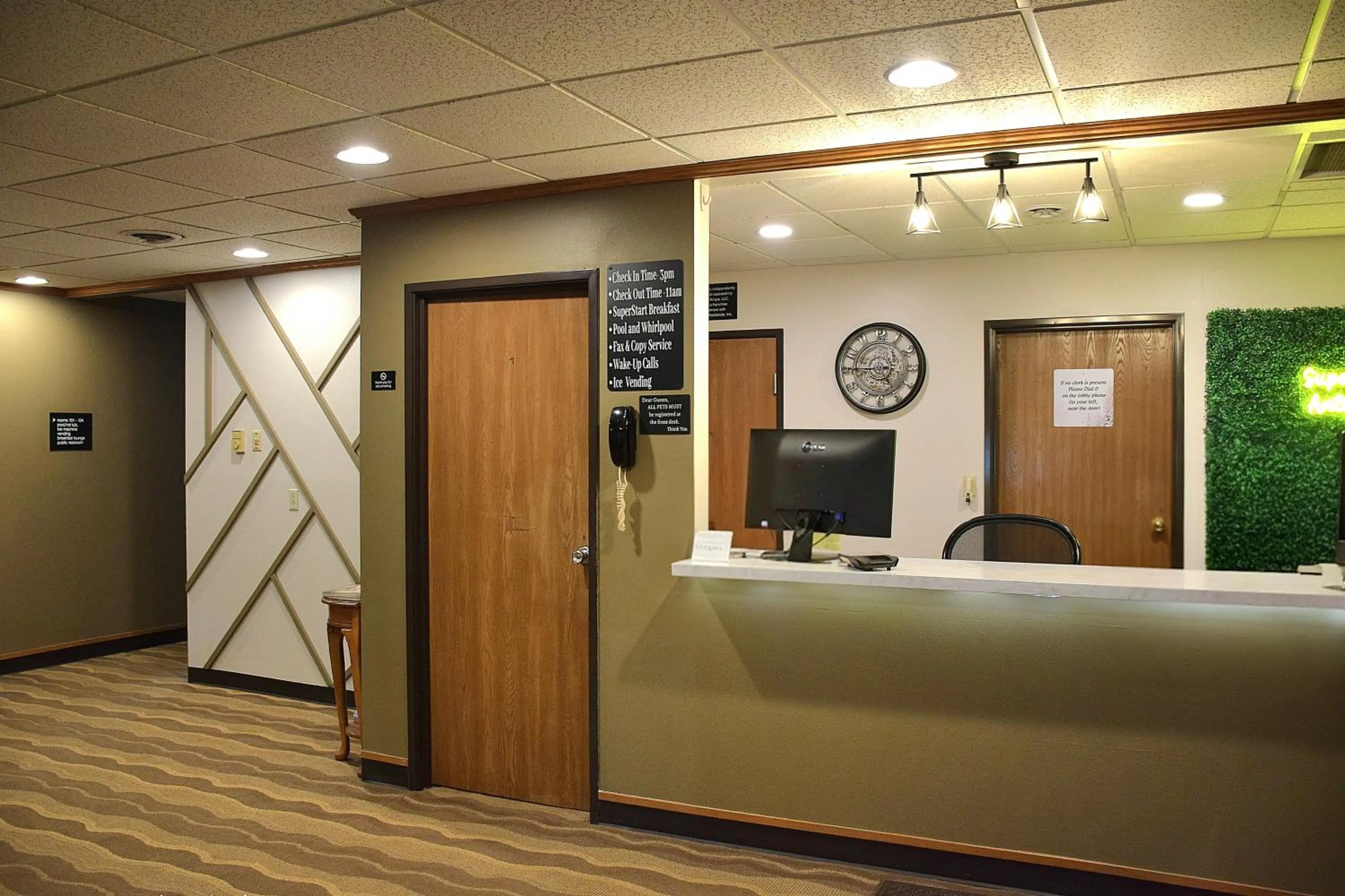 Lobby or reception in Super 8 by Wyndham Antigo