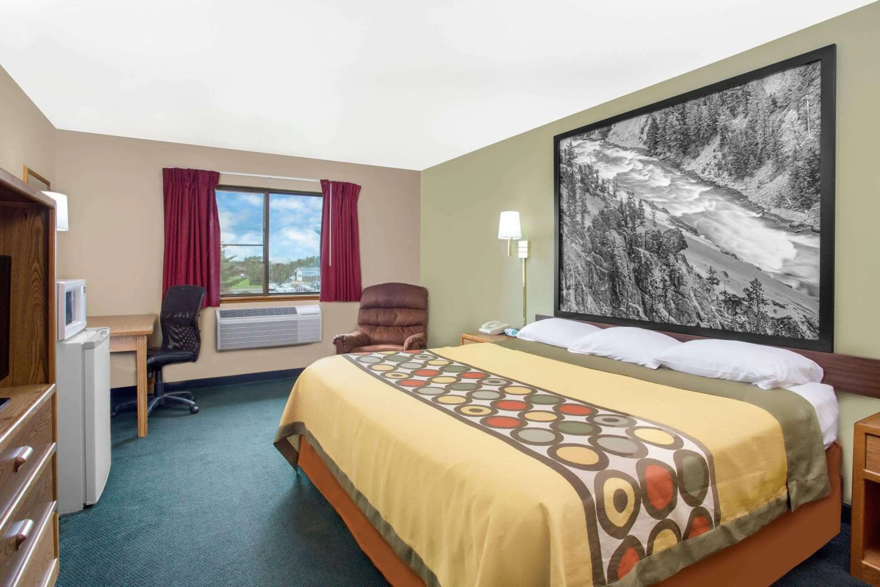 Photo of the whole room, Bed in Super 8 by Wyndham Antigo