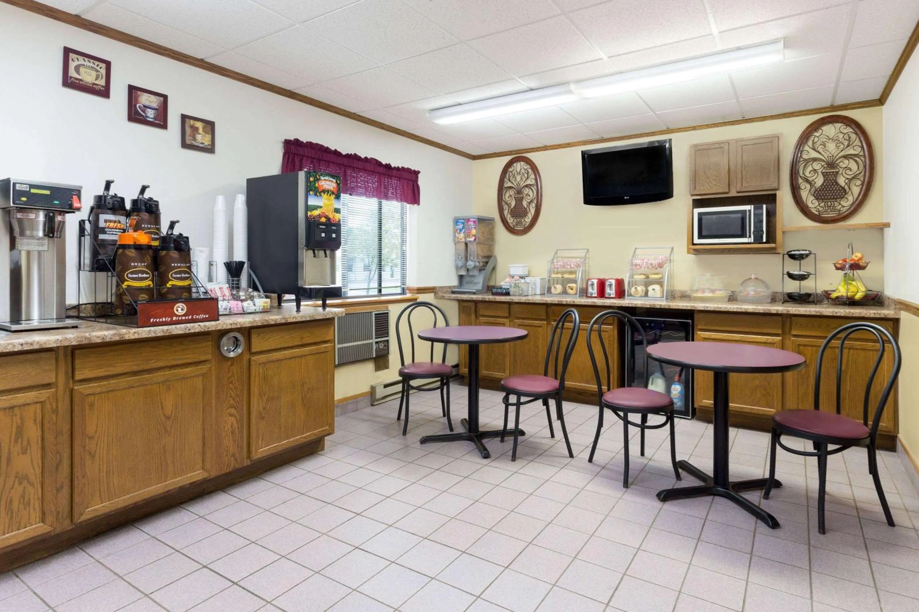 Breakfast in Super 8 by Wyndham Antigo