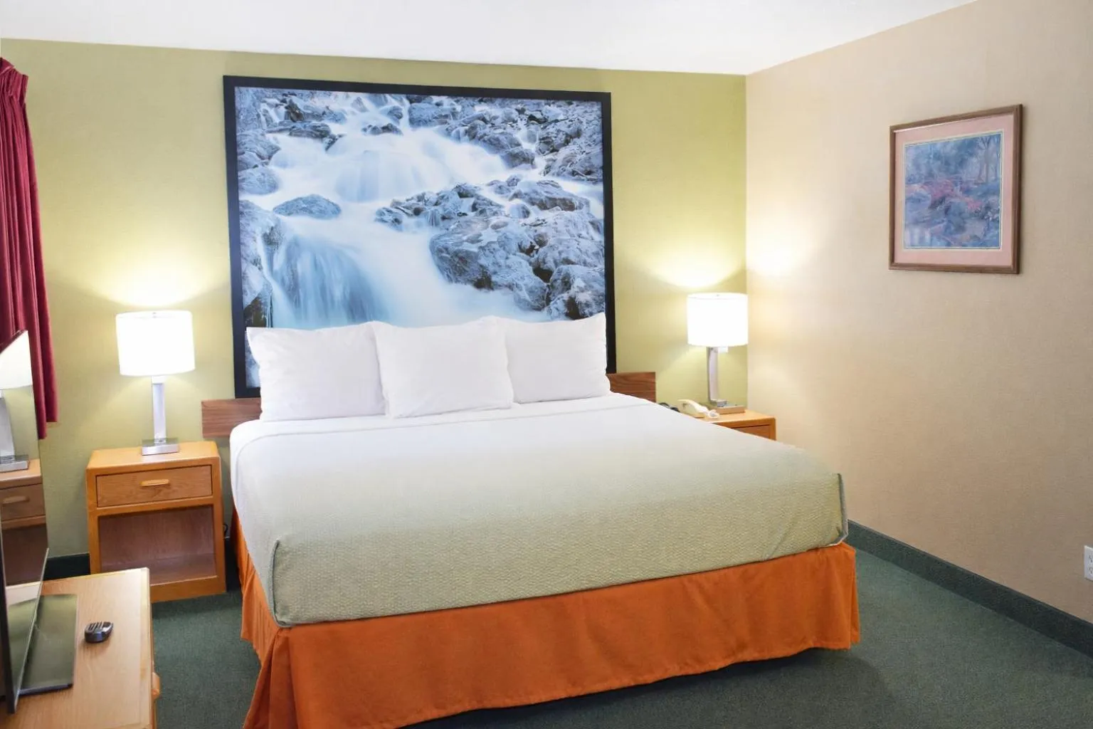 Bedroom, Bed in Super 8 by Wyndham Antigo