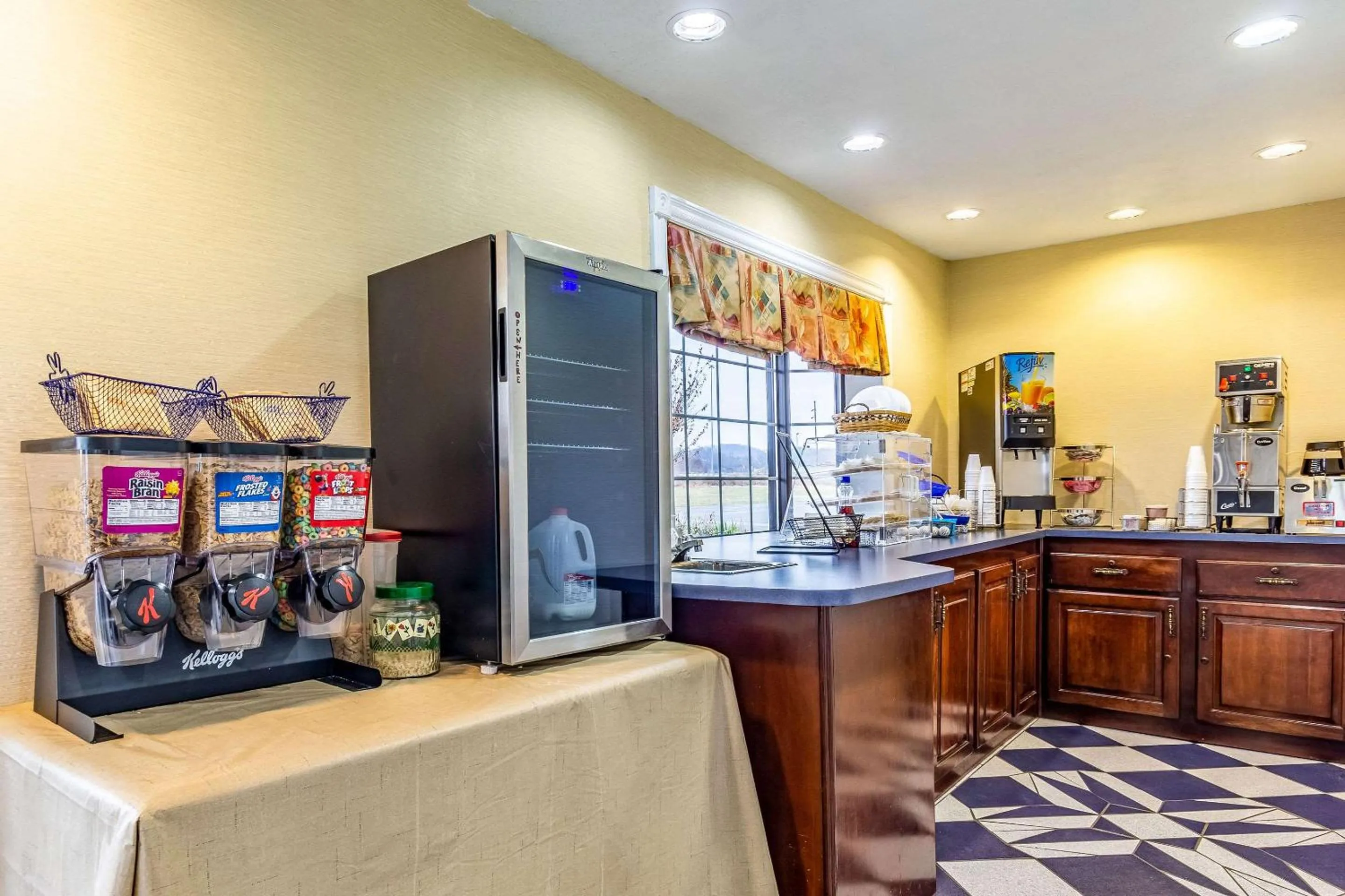 Restaurant/places to eat in Econo Lodge Berea